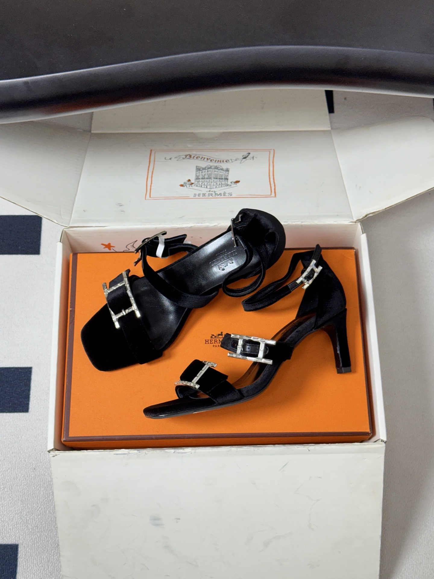 顶级品质(配高档飞机盒✈️)Hermes 爱马仕🐎 H家 2026 春夏新款 Liv凉鞋系列经典Kell 顶级品质(配高档飞机盒✈️)Hermes 爱马仕🐎 H家 2026 春夏新款 Liv凉鞋系列经典Kell