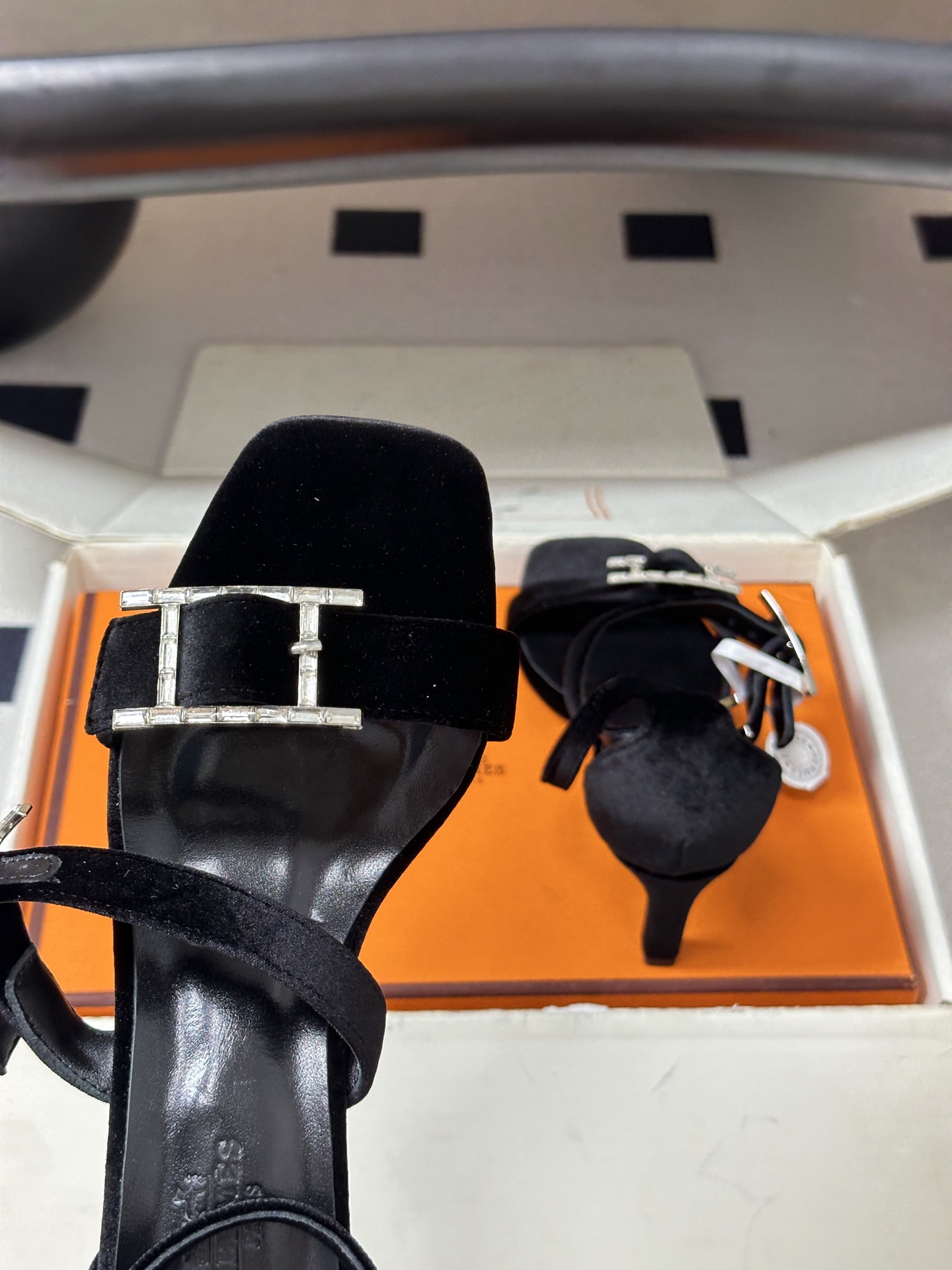 顶级品质(配高档飞机盒✈️)Hermes 爱马仕🐎 H家 2026 春夏新款 Liv凉鞋系列经典Kell 顶级品质(配高档飞机盒✈️)Hermes 爱马仕🐎 H家 2026 春夏新款 Liv凉鞋系列经典Kell