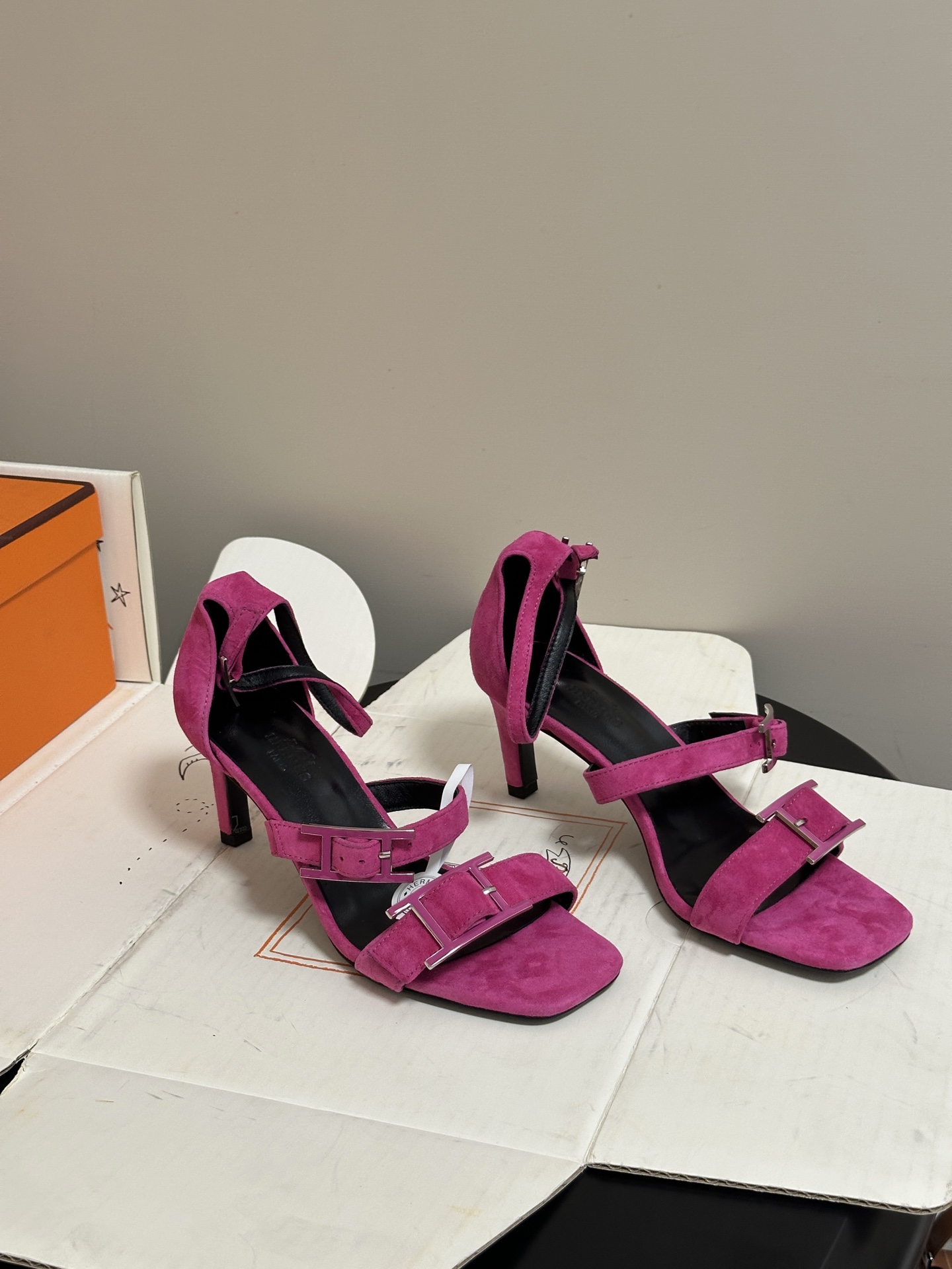 顶级品质（配高档飞机盒✈️）Hermes 爱马仕🐎 H家 2026 春夏新款 Liv凉鞋系列经典Kell