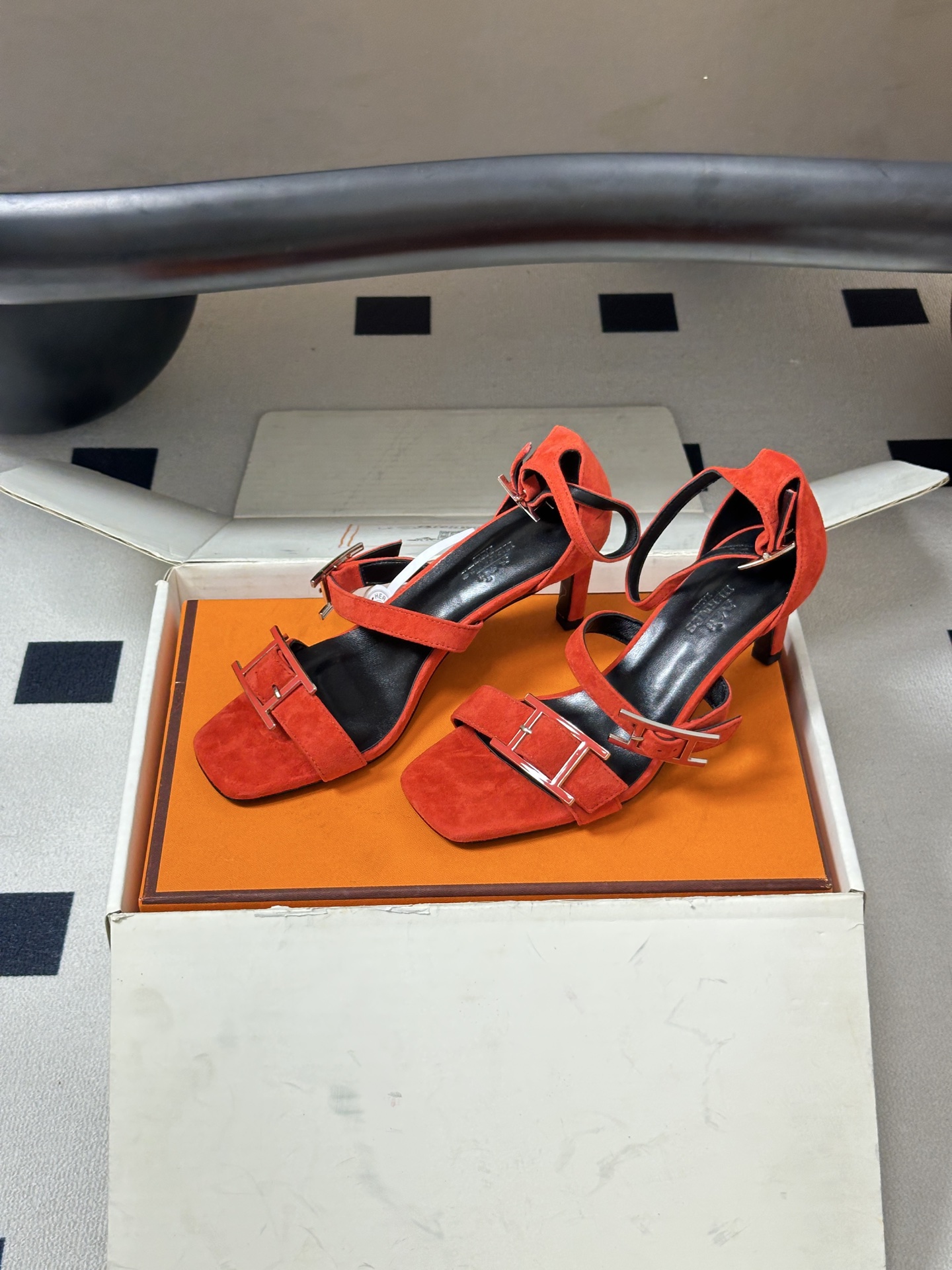 顶级品质(配高档飞机盒✈️)Hermes 爱马仕🐎 H家 2026 春夏新款 Liv凉鞋系列经典Kell 顶级品质(配高档飞机盒✈️)Hermes 爱马仕🐎 H家 2026 春夏新款 Liv凉鞋系列经典Kell