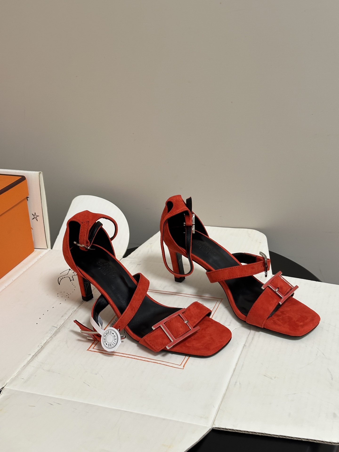 顶级品质（配高档飞机盒✈️）Hermes 爱马仕🐎 H家 2026 春夏新款 Liv凉鞋系列经典Kell