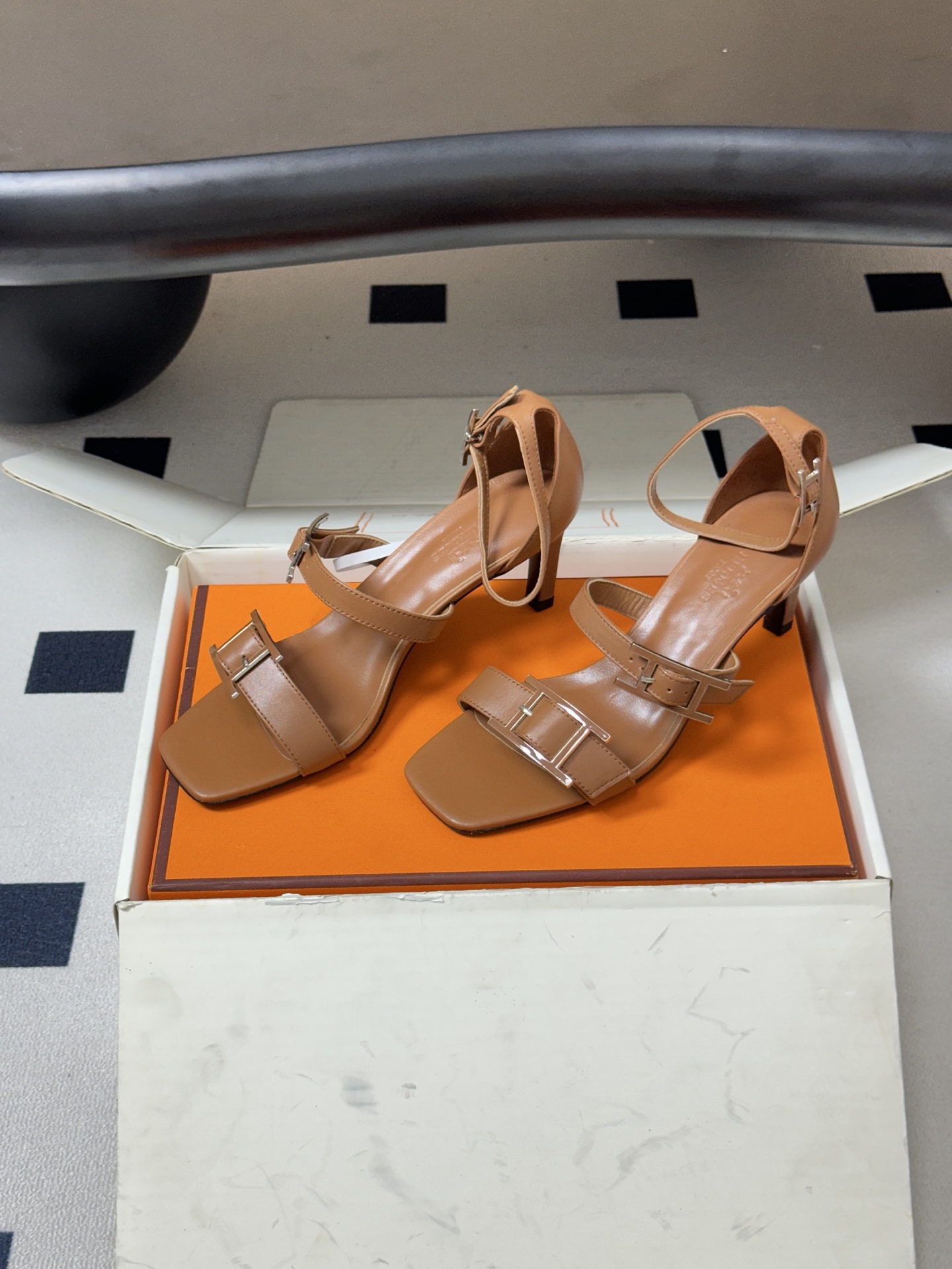 顶级品质（配高档飞机盒✈️）Hermes 爱马仕🐎 H家 2026 春夏新款 Liv凉鞋系列经典Kell