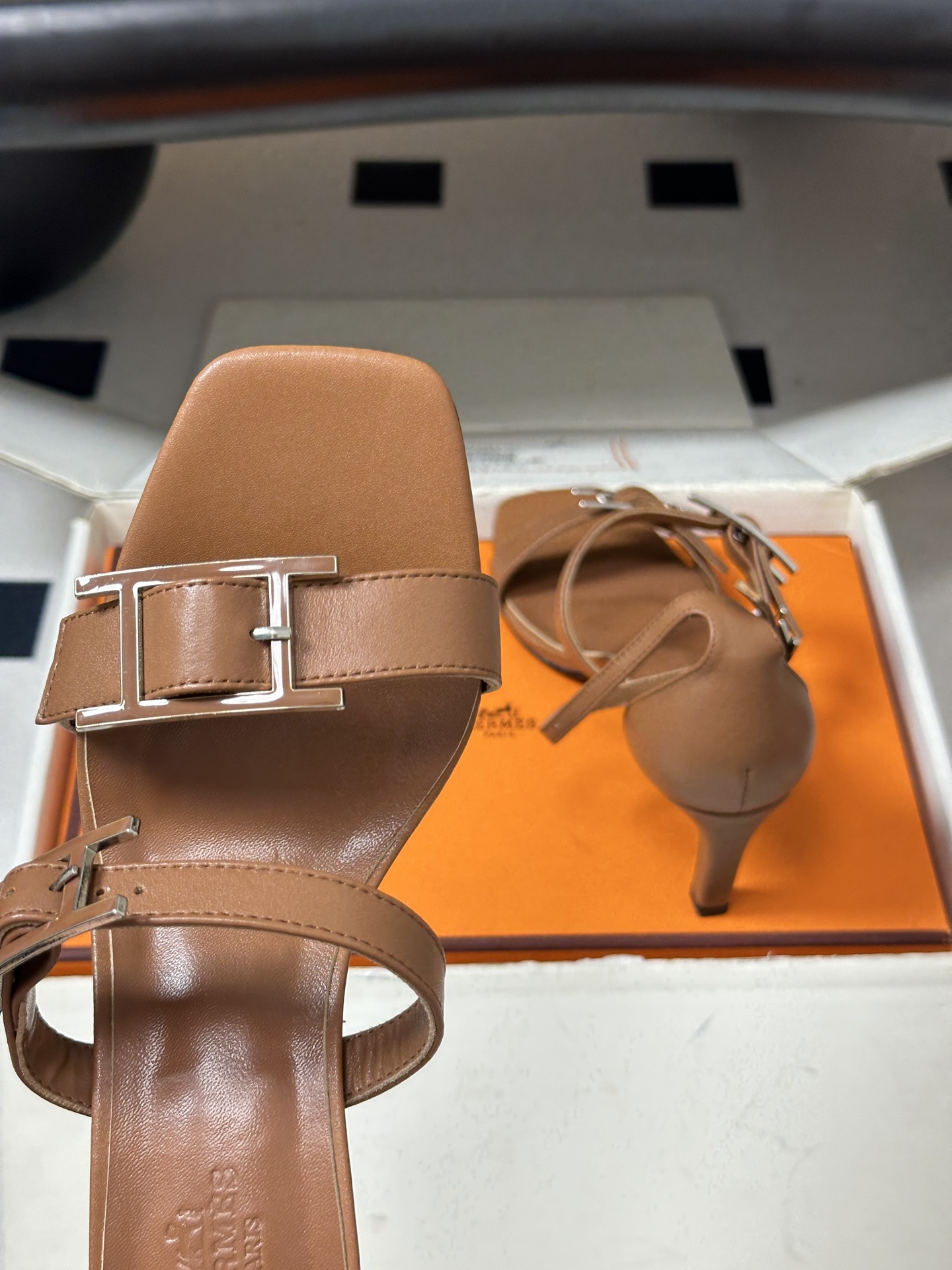 顶级品质（配高档飞机盒✈️）Hermes 爱马仕🐎 H家 2026 春夏新款 Liv凉鞋系列经典Kell