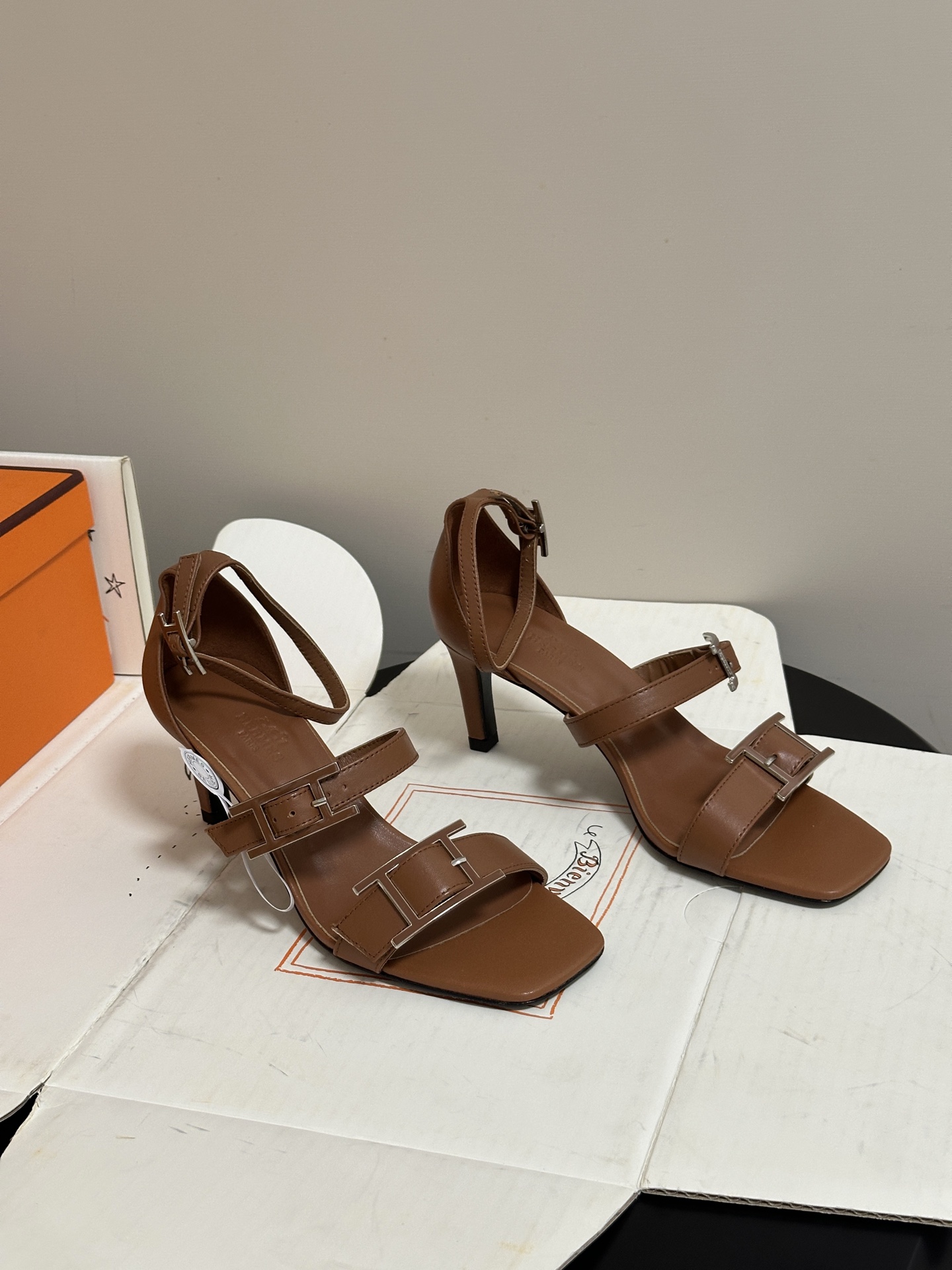 顶级品质（配高档飞机盒✈️）Hermes 爱马仕🐎 H家 2026 春夏新款 Liv凉鞋系列经典Kell