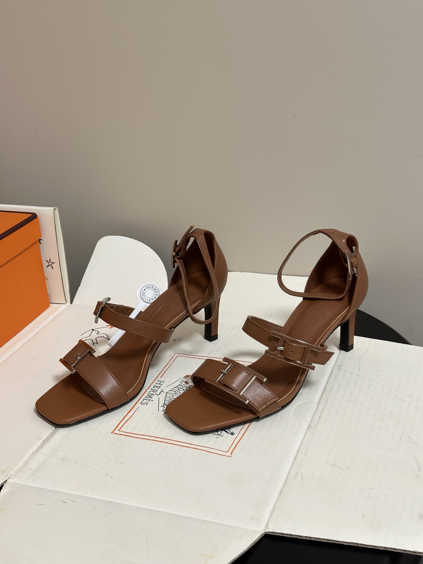 顶级品质（配高档飞机盒✈️）Hermes 爱马仕🐎 H家 2026 春夏新款 Liv凉鞋系列经典Kell