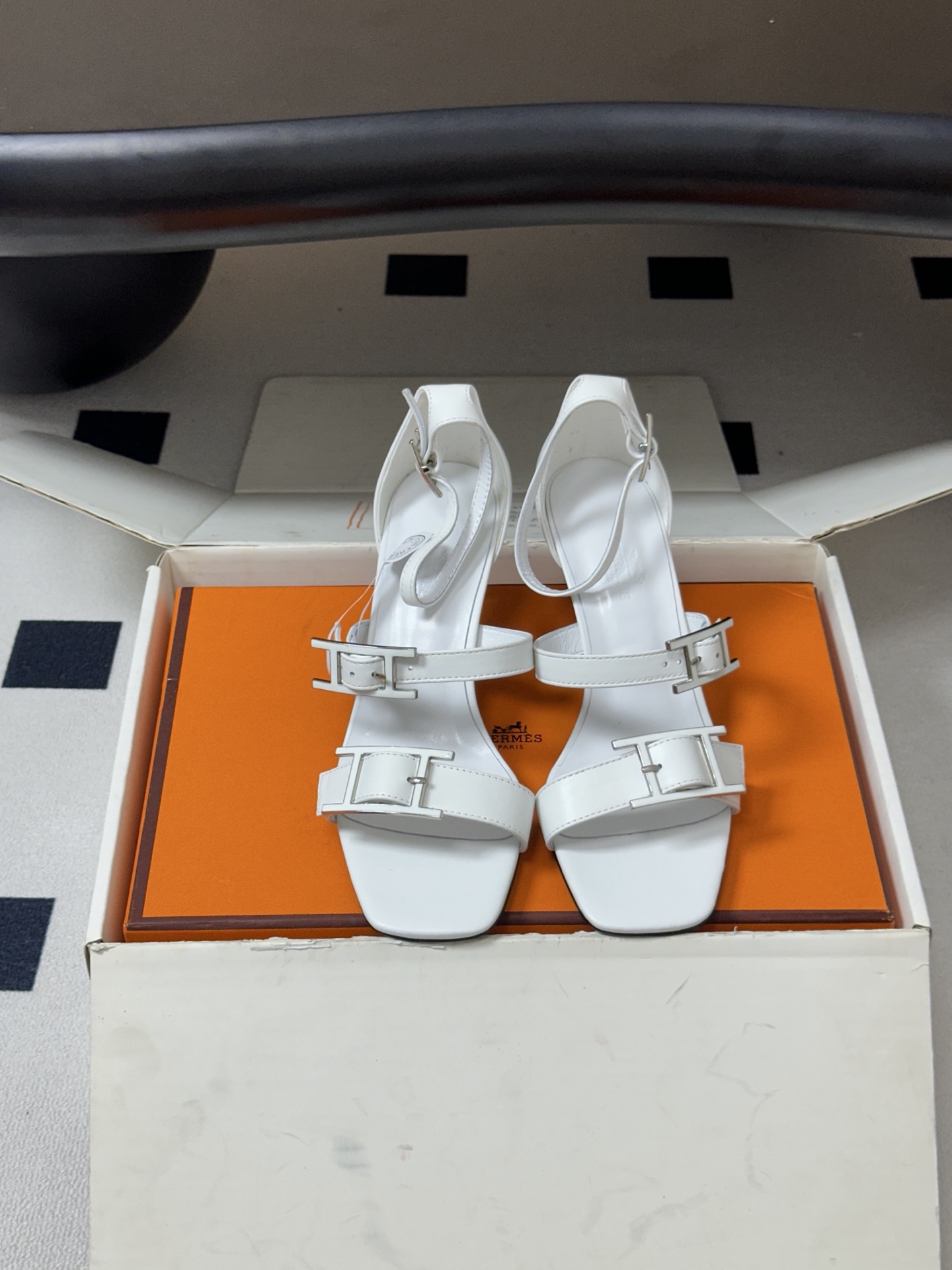 顶级品质(配高档飞机盒✈️)Hermes 爱马仕🐎 H家 2026 春夏新款 Liv凉鞋系列经典Kell 顶级品质(配高档飞机盒✈️)Hermes 爱马仕🐎 H家 2026 春夏新款 Liv凉鞋系列经典Kell