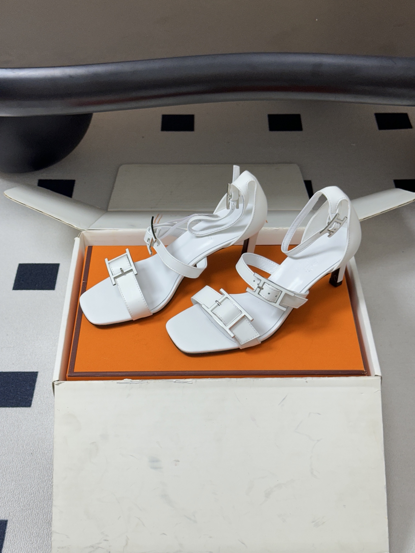 顶级品质(配高档飞机盒✈️)Hermes 爱马仕🐎 H家 2026 春夏新款 Liv凉鞋系列经典Kell 顶级品质(配高档飞机盒✈️)Hermes 爱马仕🐎 H家 2026 春夏新款 Liv凉鞋系列经典Kell