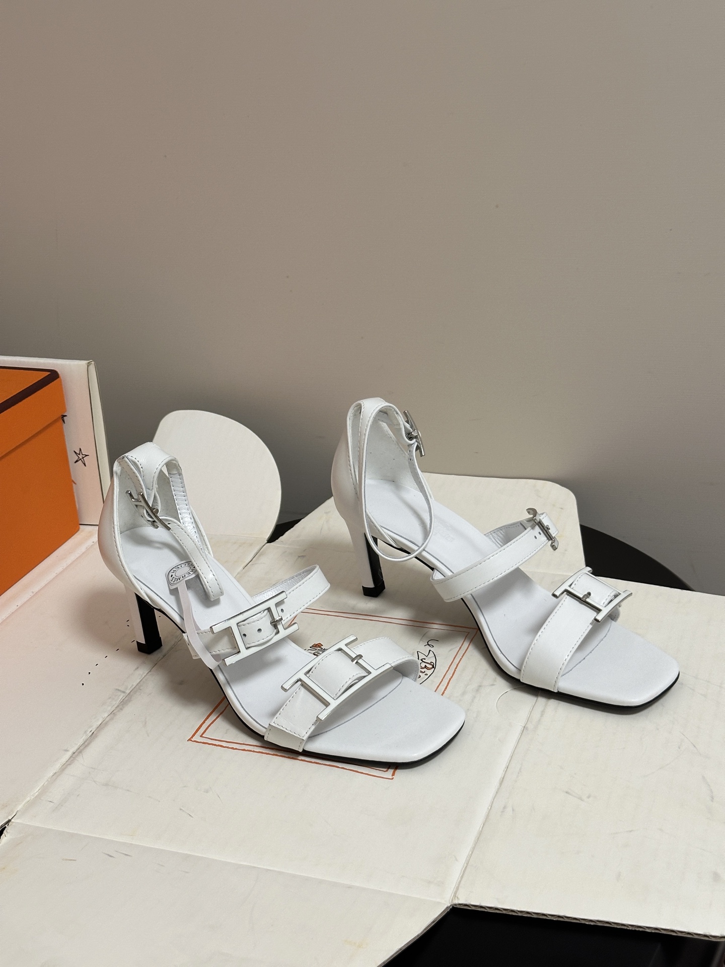 顶级品质（配高档飞机盒✈️）Hermes 爱马仕🐎 H家 2026 春夏新款 Liv凉鞋系列经典Kell