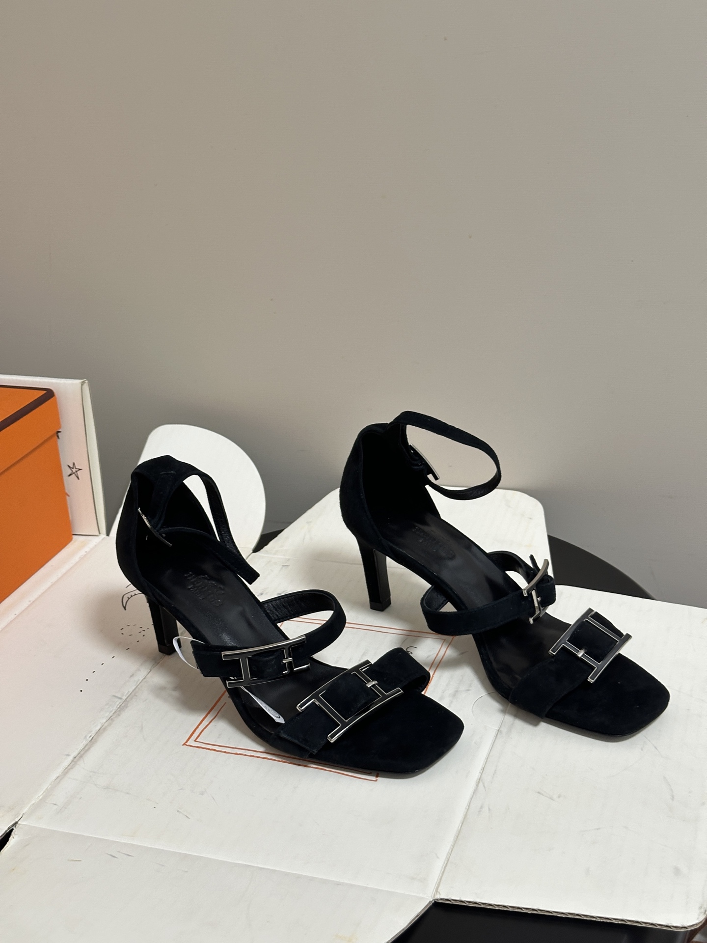 顶级品质（配高档飞机盒✈️）Hermes 爱马仕🐎 H家 2026 春夏新款 Liv凉鞋系列经典Kell
