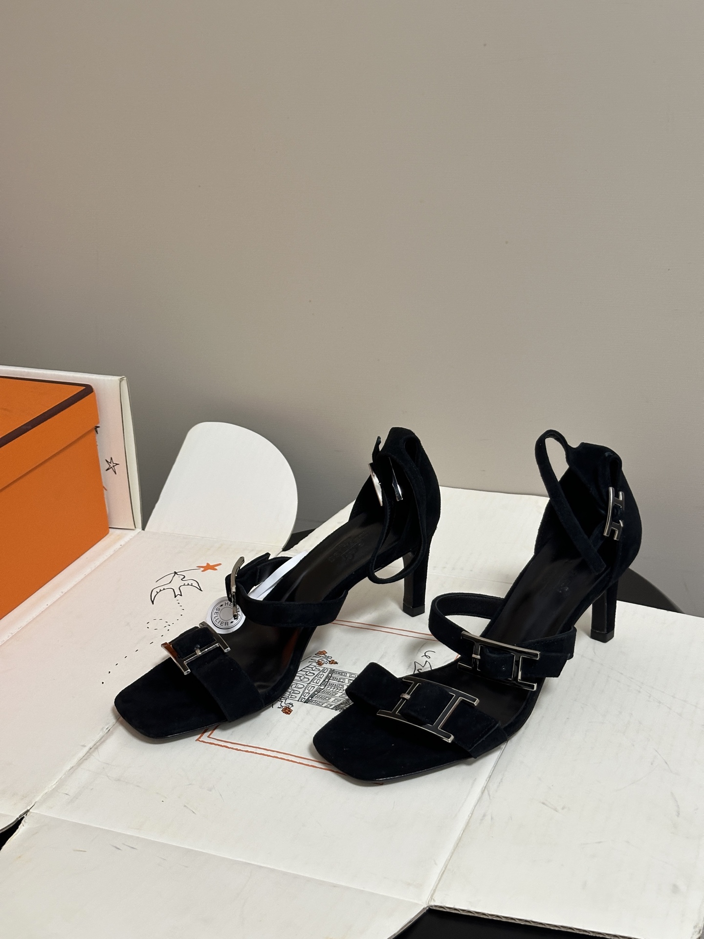 顶级品质（配高档飞机盒✈️）Hermes 爱马仕🐎 H家 2026 春夏新款 Liv凉鞋系列经典Kell