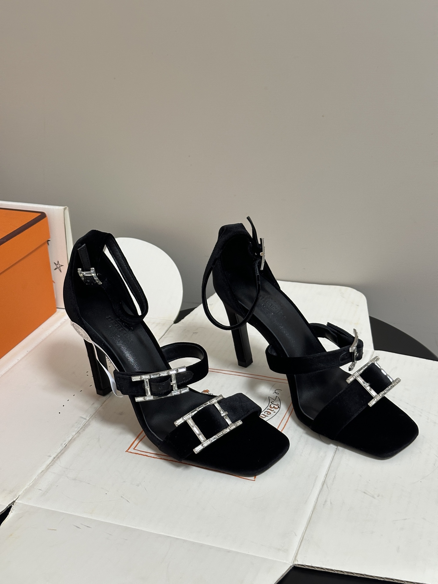 顶级品质（配高档飞机盒✈️）Hermes 爱马仕🐎 H家 2026 春夏新款 Liv凉鞋系列经典Kell
