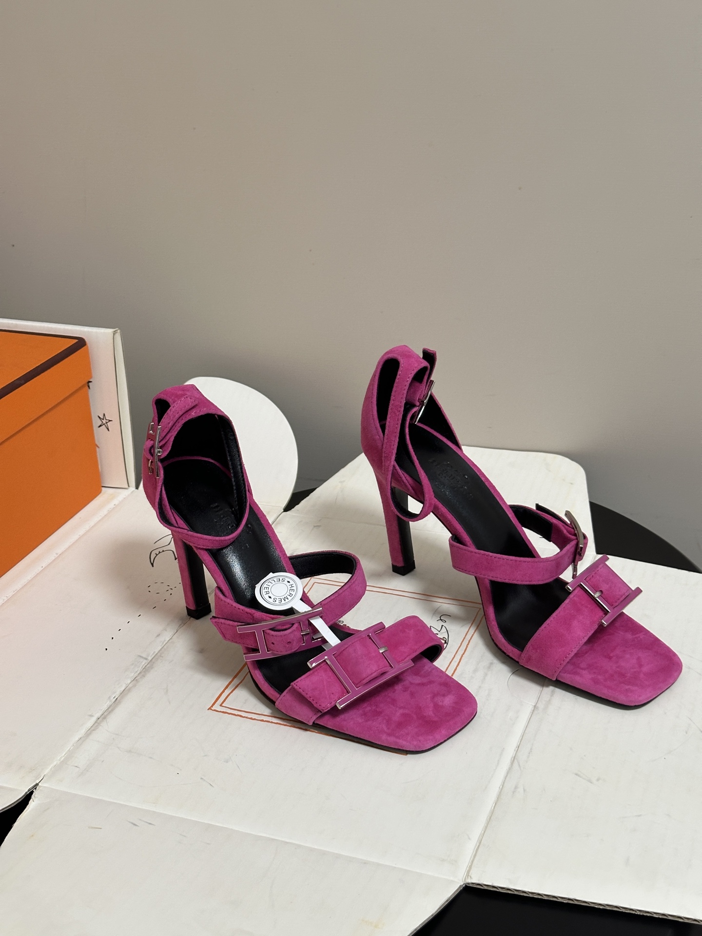 顶级品质（配高档飞机盒✈️）Hermes 爱马仕🐎 H家 2026 春夏新款 Liv凉鞋系列经典Kell