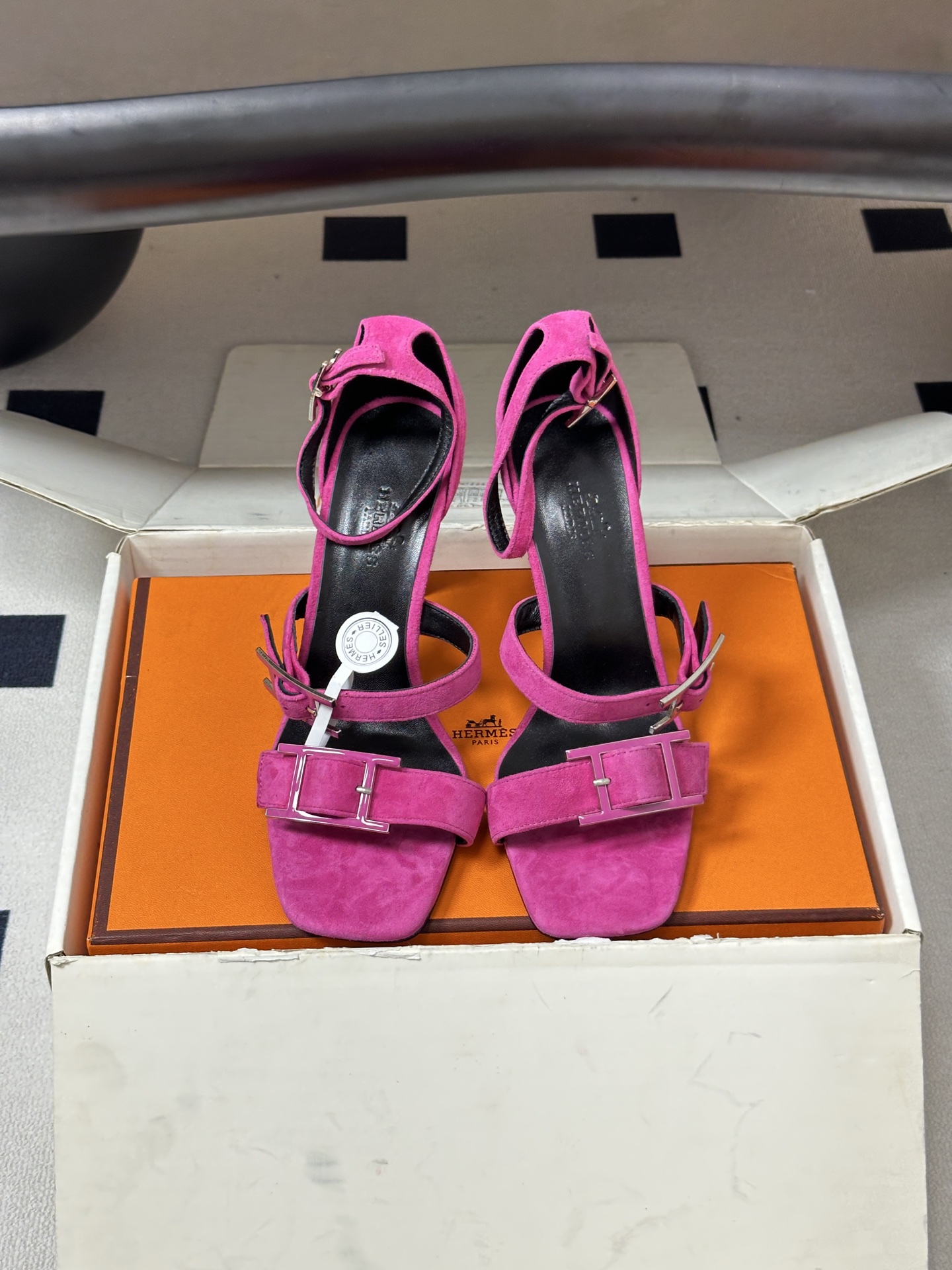 顶级品质(配高档飞机盒✈️)Hermes 爱马仕🐎 H家 2026 春夏新款 Liv凉鞋系列经典Kell 顶级品质(配高档飞机盒✈️)Hermes 爱马仕🐎 H家 2026 春夏新款 Liv凉鞋系列经典Kell