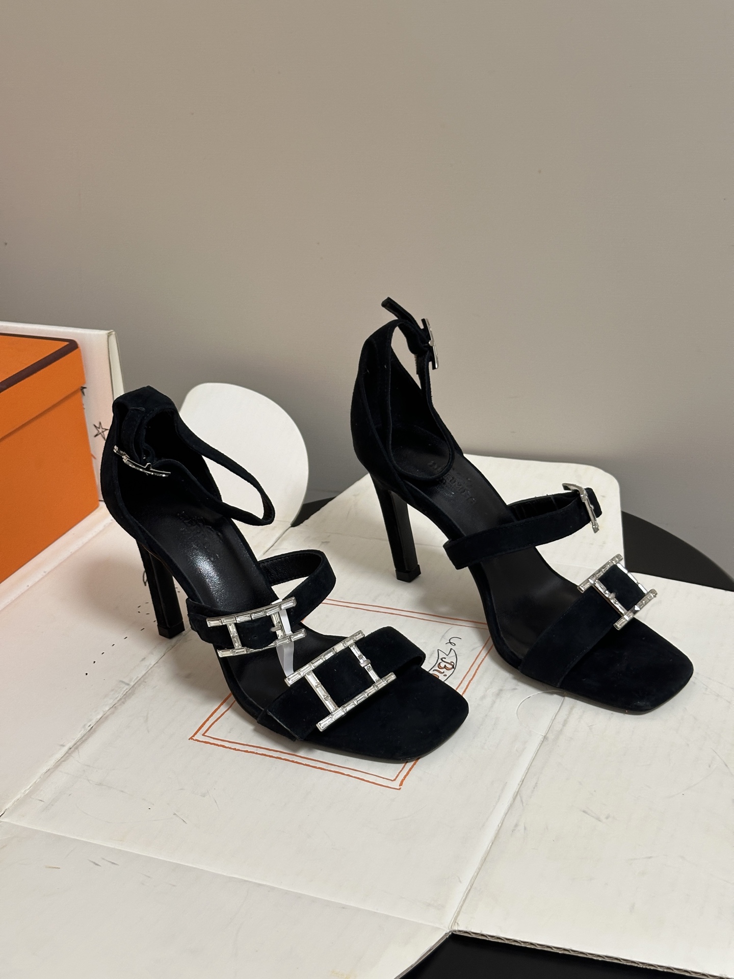顶级品质（配高档飞机盒✈️）Hermes 爱马仕🐎 H家 2026 春夏新款 Liv凉鞋系列经典Kell