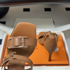 顶级品质(配高档飞机盒✈️)Hermes 爱马仕🐎 H家 2026 春夏新款 Liv凉鞋系列经典Kell 顶级品质(配高档飞机盒✈️)Hermes 爱马仕🐎 H家 2026 春夏新款 Liv凉鞋系列经典Kell