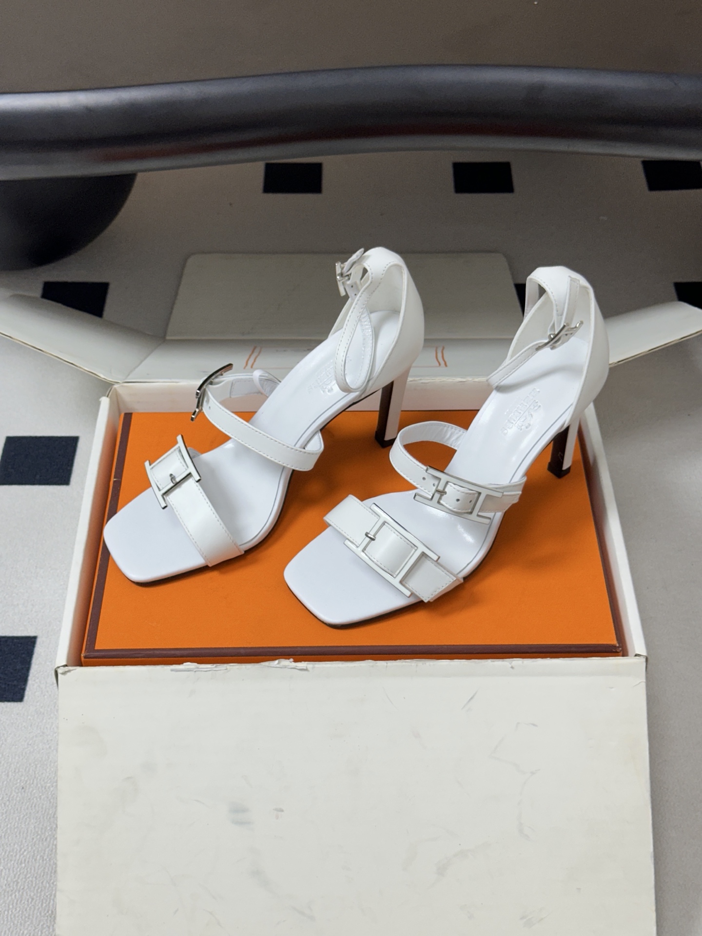 顶级品质（配高档飞机盒✈️）Hermes 爱马仕🐎 H家 2026 春夏新款 Liv凉鞋系列经典Kell