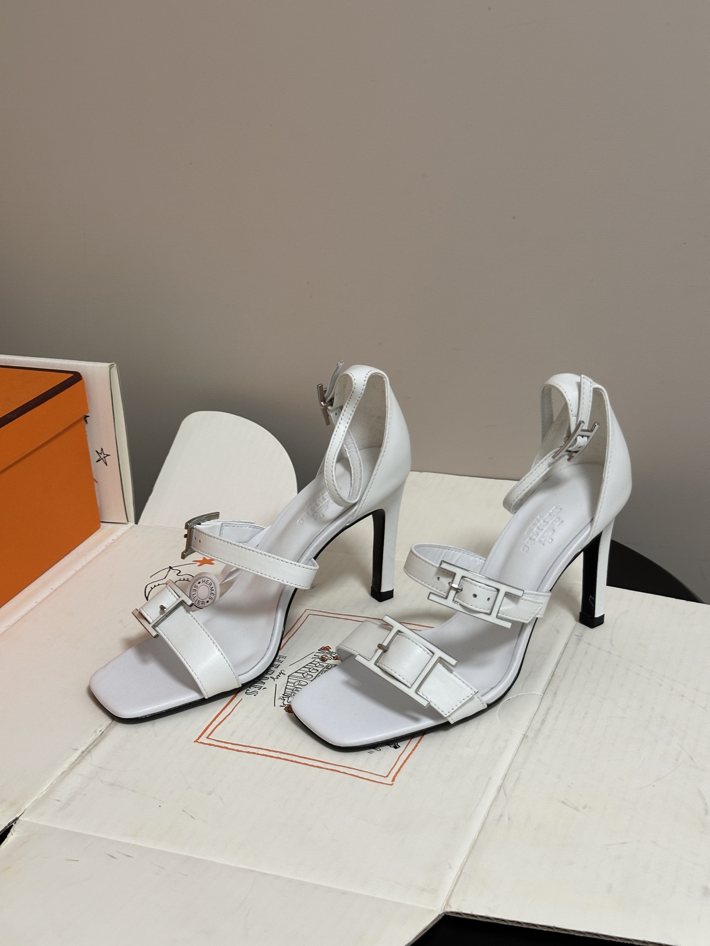 顶级品质（配高档飞机盒✈️）Hermes 爱马仕🐎 H家 2026 春夏新款 Liv凉鞋系列经典Kell