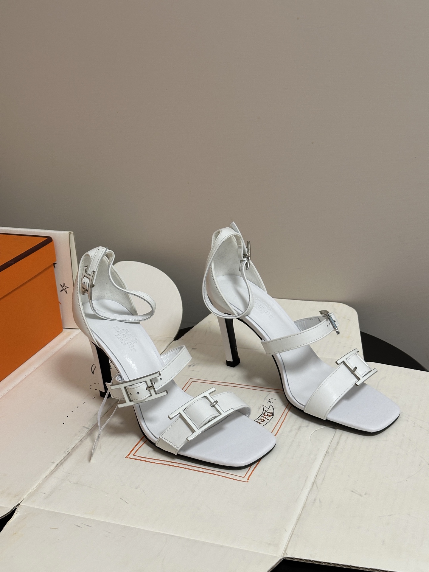 顶级品质（配高档飞机盒✈️）Hermes 爱马仕🐎 H家 2026 春夏新款 Liv凉鞋系列经典Kell