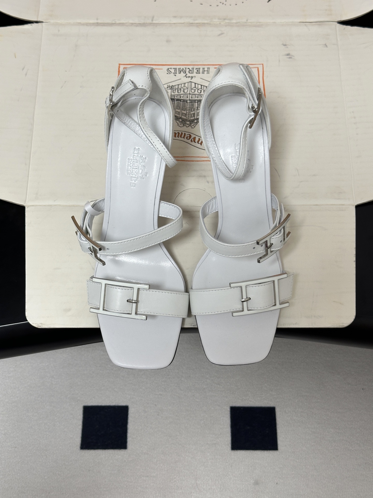 顶级品质（配高档飞机盒✈️）Hermes 爱马仕🐎 H家 2026 春夏新款 Liv凉鞋系列经典Kell
