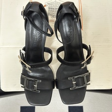 顶级品质(配高档飞机盒✈️)Hermes 爱马仕🐎 H家 2026 春夏新款 Liv凉鞋系列经典Kell 顶级品质(配高档飞机盒✈️)Hermes 爱马仕🐎 H家 2026 春夏新款 Liv凉鞋系列经典Kell