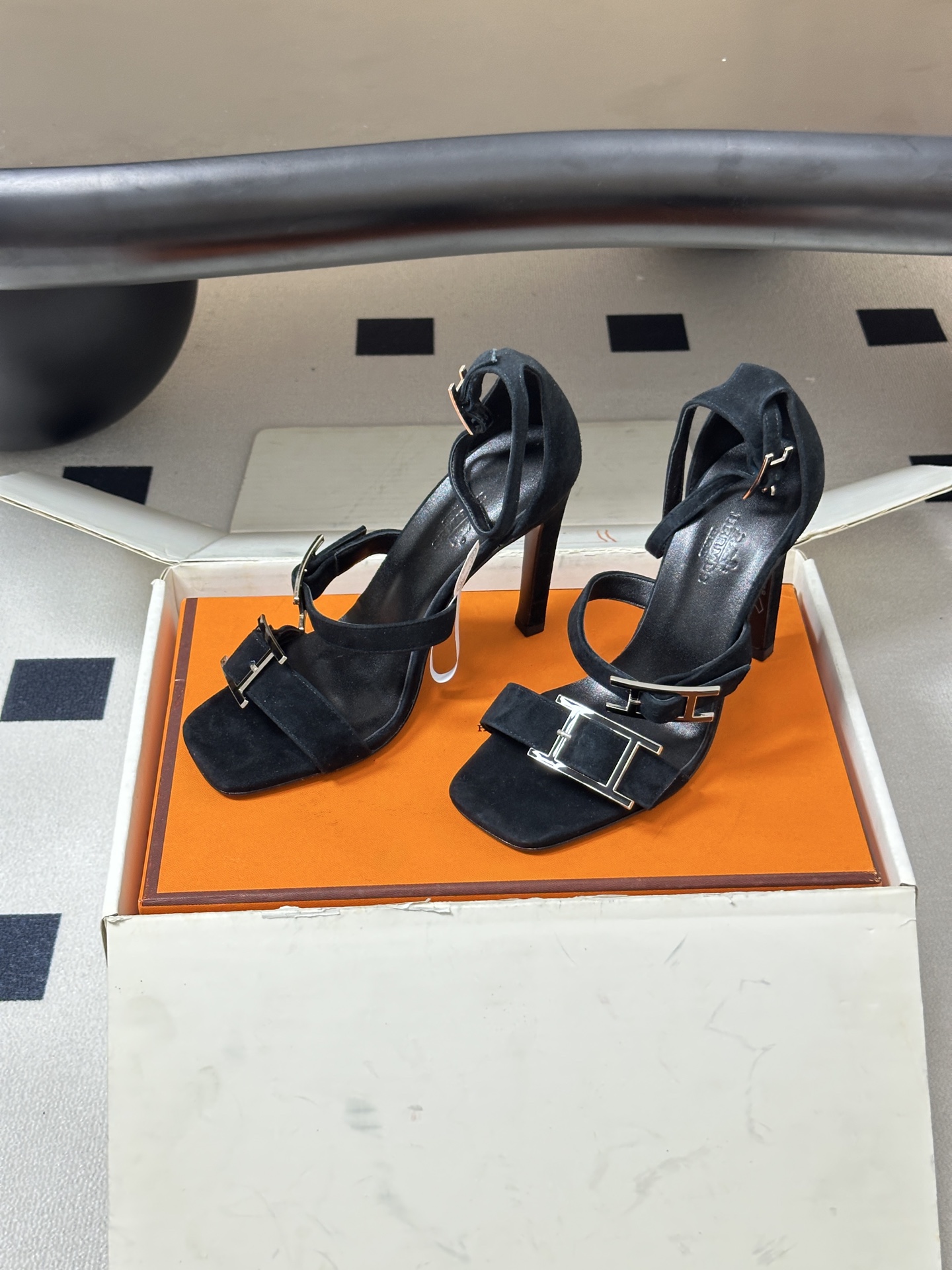 顶级品质(配高档飞机盒✈️)Hermes 爱马仕🐎 H家 2026 春夏新款 Liv凉鞋系列经典Kell 顶级品质(配高档飞机盒✈️)Hermes 爱马仕🐎 H家 2026 春夏新款 Liv凉鞋系列经典Kell