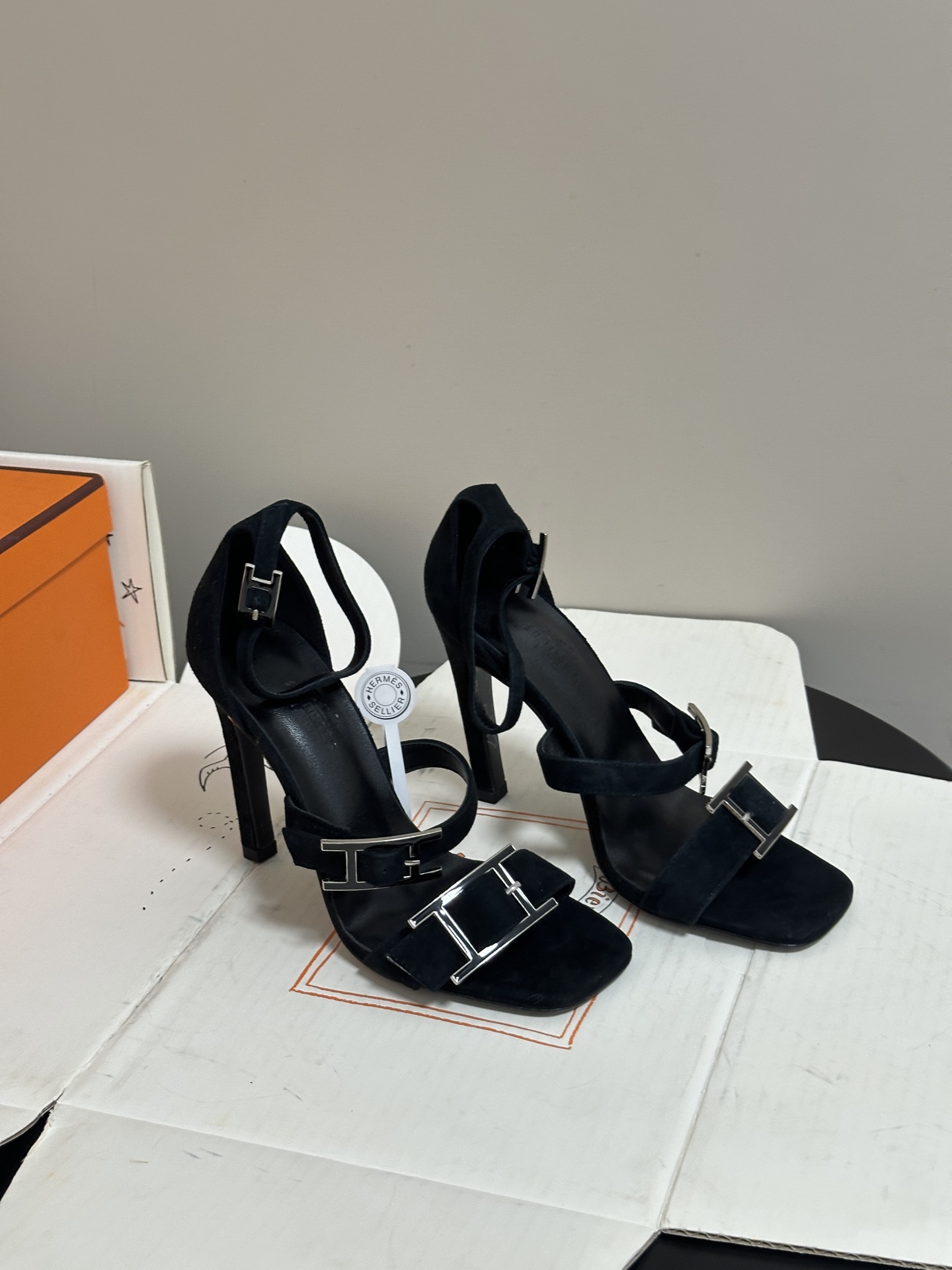 顶级品质（配高档飞机盒✈️）Hermes 爱马仕🐎 H家 2026 春夏新款 Liv凉鞋系列经典Kell