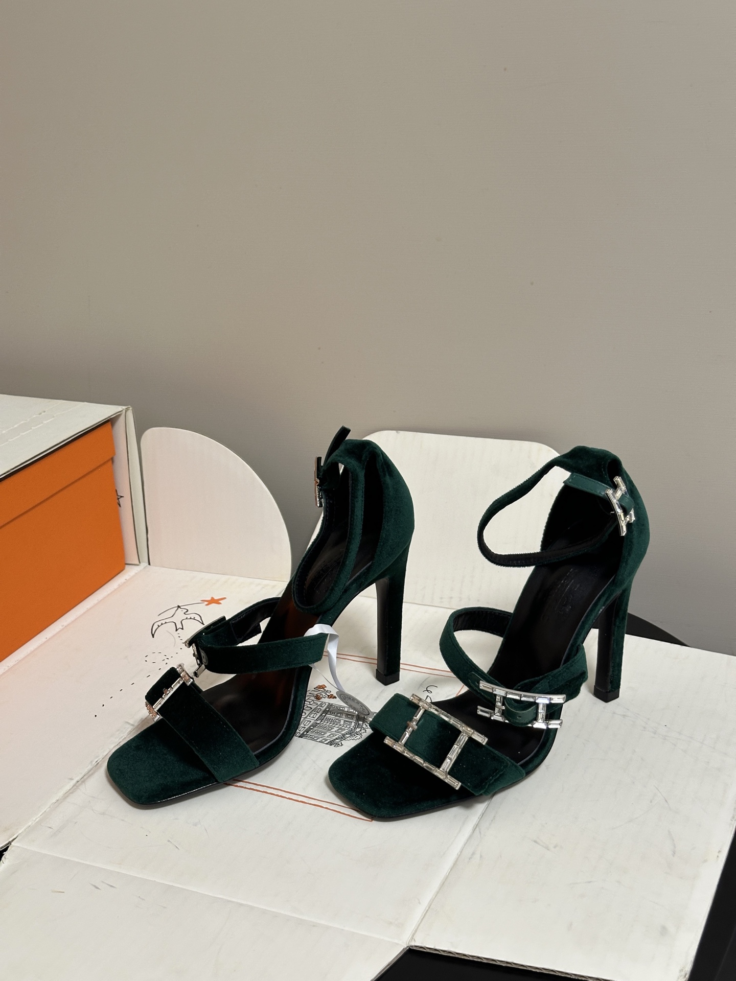 顶级品质（配高档飞机盒✈️）Hermes 爱马仕🐎 H家 2026 春夏新款 Liv凉鞋系列经典Kell