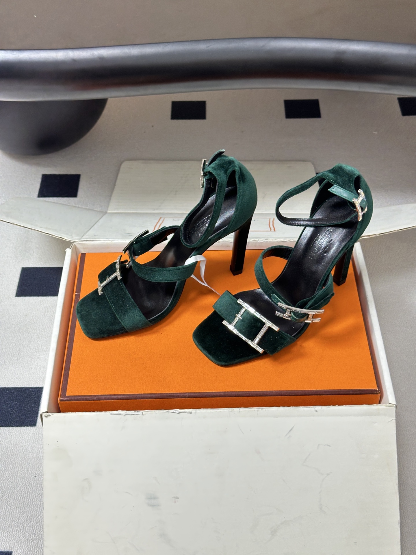 顶级品质（配高档飞机盒✈️）Hermes 爱马仕🐎 H家 2026 春夏新款 Liv凉鞋系列经典Kell