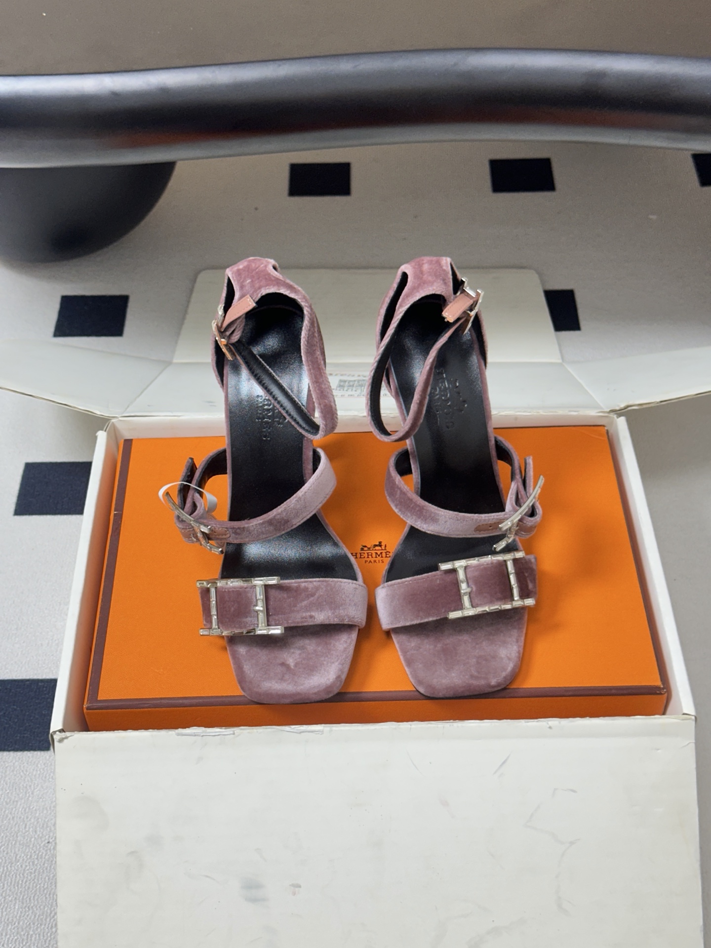 顶级品质(配高档飞机盒✈️)Hermes 爱马仕🐎 H家 2026 春夏新款 Liv凉鞋系列经典Kell 顶级品质(配高档飞机盒✈️)Hermes 爱马仕🐎 H家 2026 春夏新款 Liv凉鞋系列经典Kell