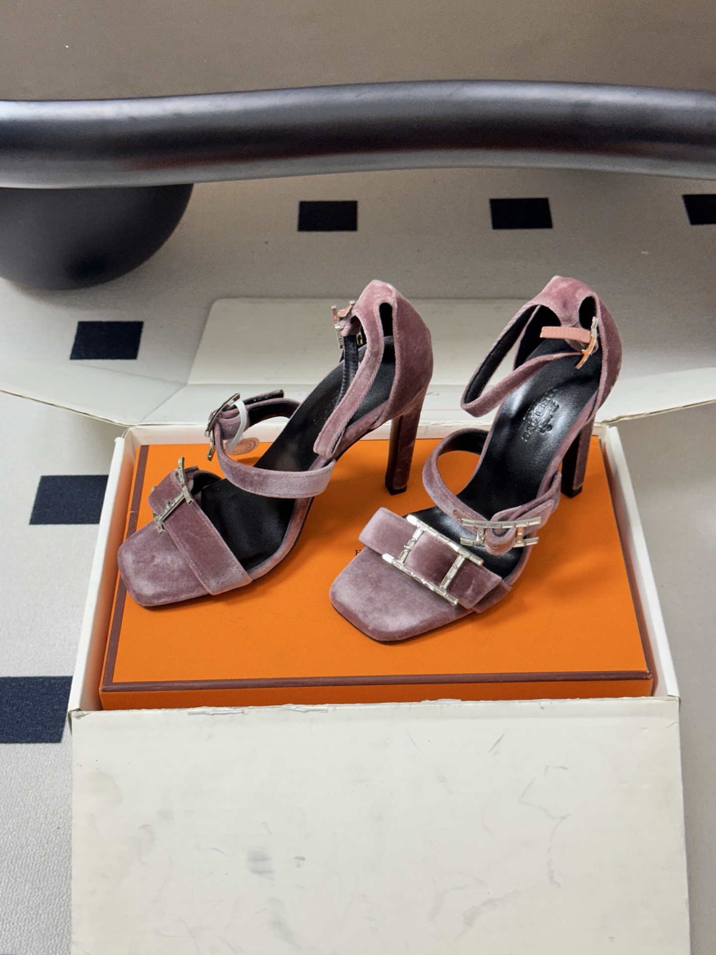 顶级品质(配高档飞机盒✈️)Hermes 爱马仕🐎 H家 2026 春夏新款 Liv凉鞋系列经典Kell 顶级品质(配高档飞机盒✈️)Hermes 爱马仕🐎 H家 2026 春夏新款 Liv凉鞋系列经典Kell
