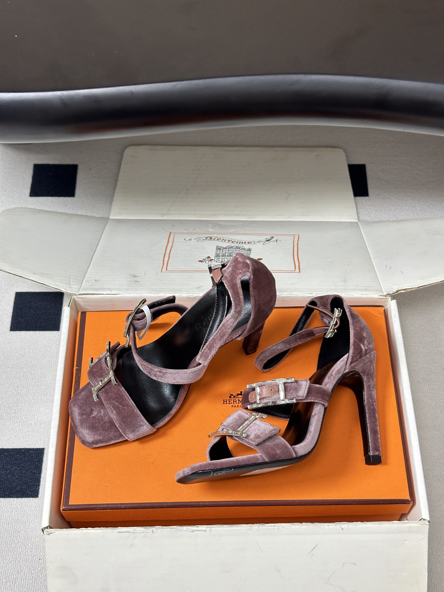 顶级品质(配高档飞机盒✈️)Hermes 爱马仕🐎 H家 2026 春夏新款 Liv凉鞋系列经典Kell 顶级品质(配高档飞机盒✈️)Hermes 爱马仕🐎 H家 2026 春夏新款 Liv凉鞋系列经典Kell