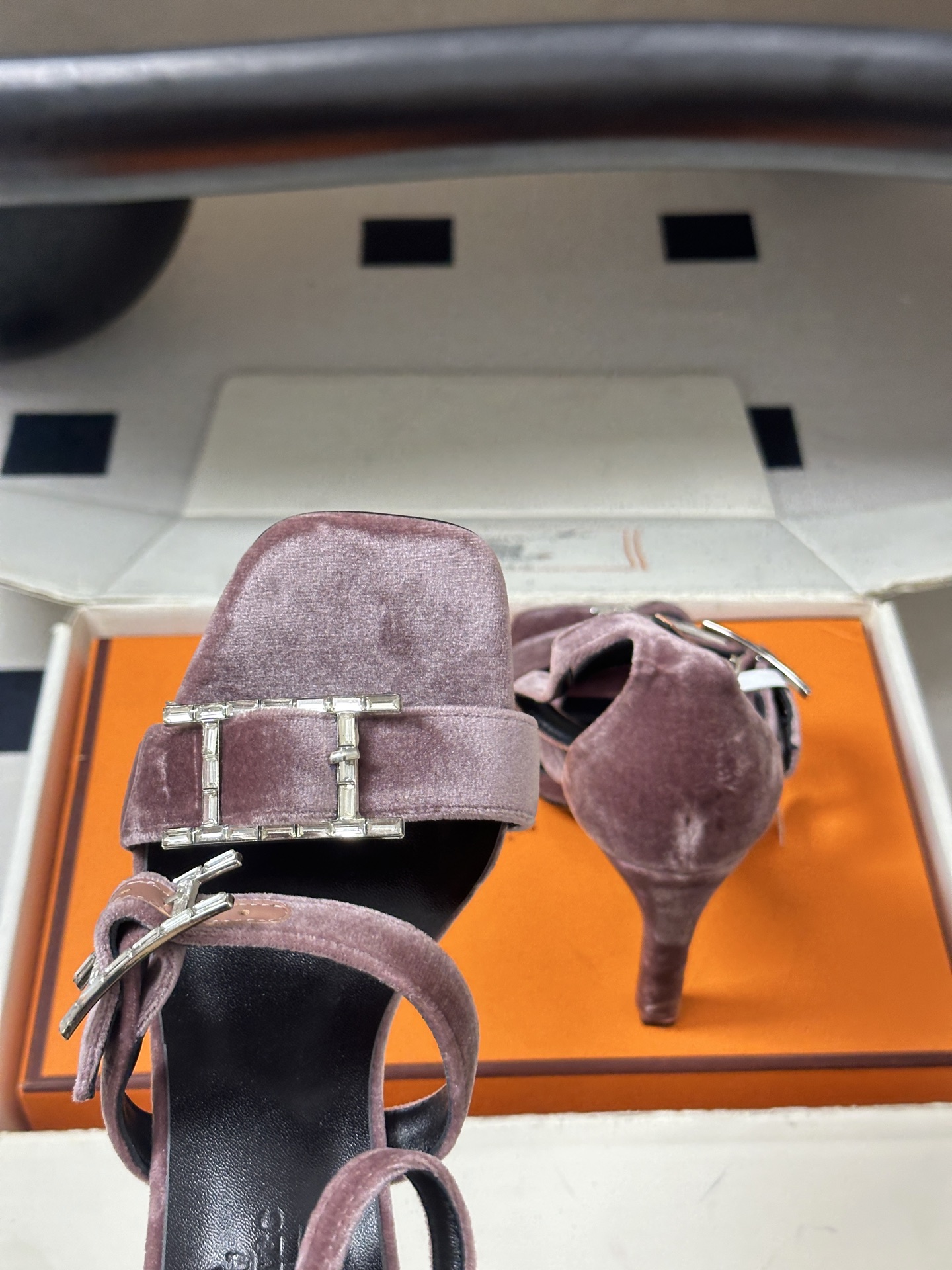 顶级品质(配高档飞机盒✈️)Hermes 爱马仕🐎 H家 2026 春夏新款 Liv凉鞋系列经典Kell 顶级品质(配高档飞机盒✈️)Hermes 爱马仕🐎 H家 2026 春夏新款 Liv凉鞋系列经典Kell