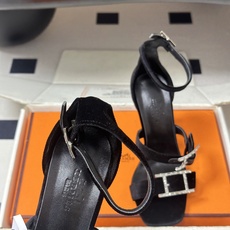 顶级品质(配高档飞机盒✈️)Hermes 爱马仕🐎 H家 2026 春夏新款 Liv凉鞋系列经典Kell 顶级品质(配高档飞机盒✈️)Hermes 爱马仕🐎 H家 2026 春夏新款 Liv凉鞋系列经典Kell