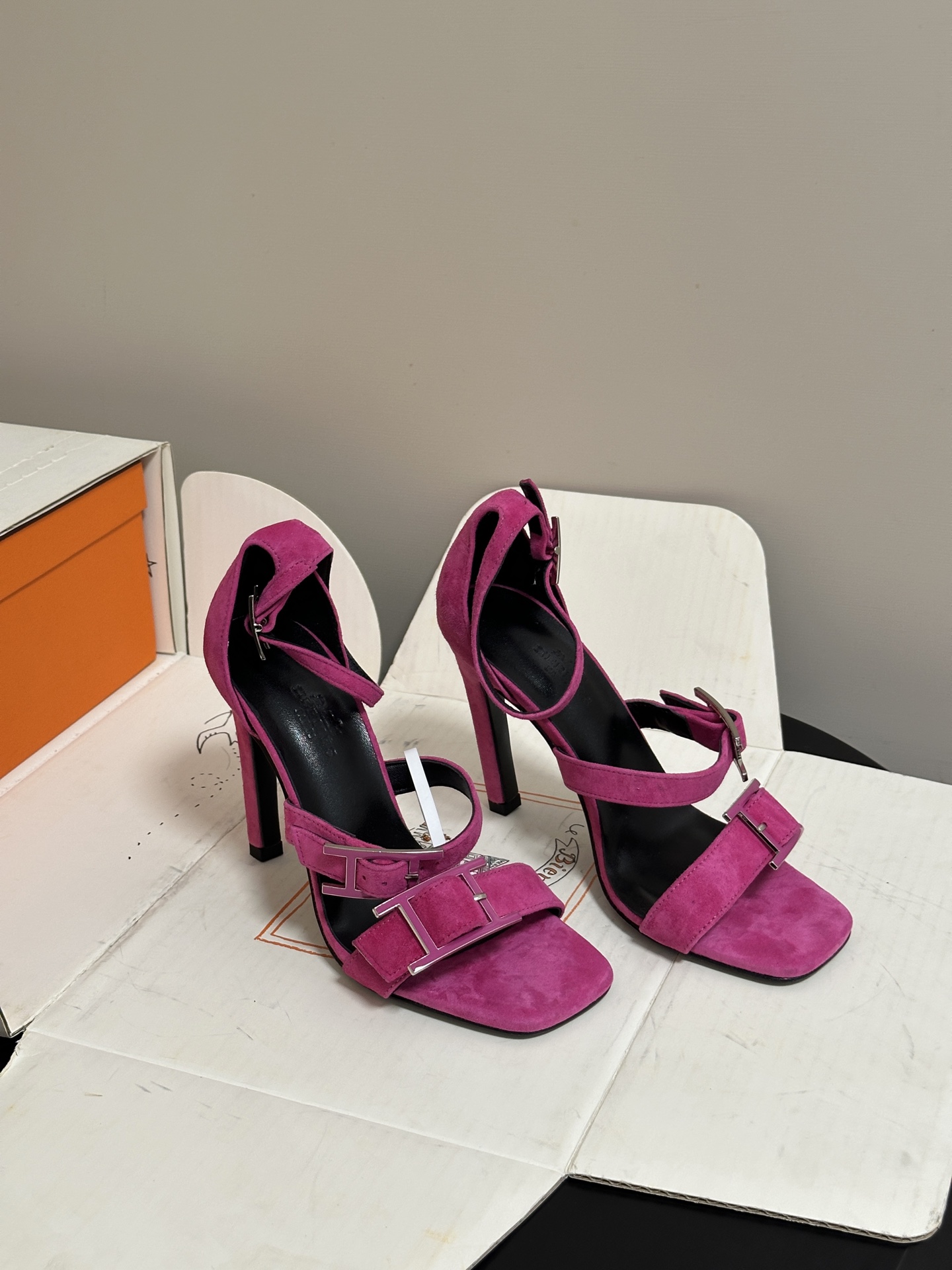 顶级品质（配高档飞机盒✈️）Hermes 爱马仕🐎 H家 2026 春夏新款 Liv凉鞋系列经典Kell