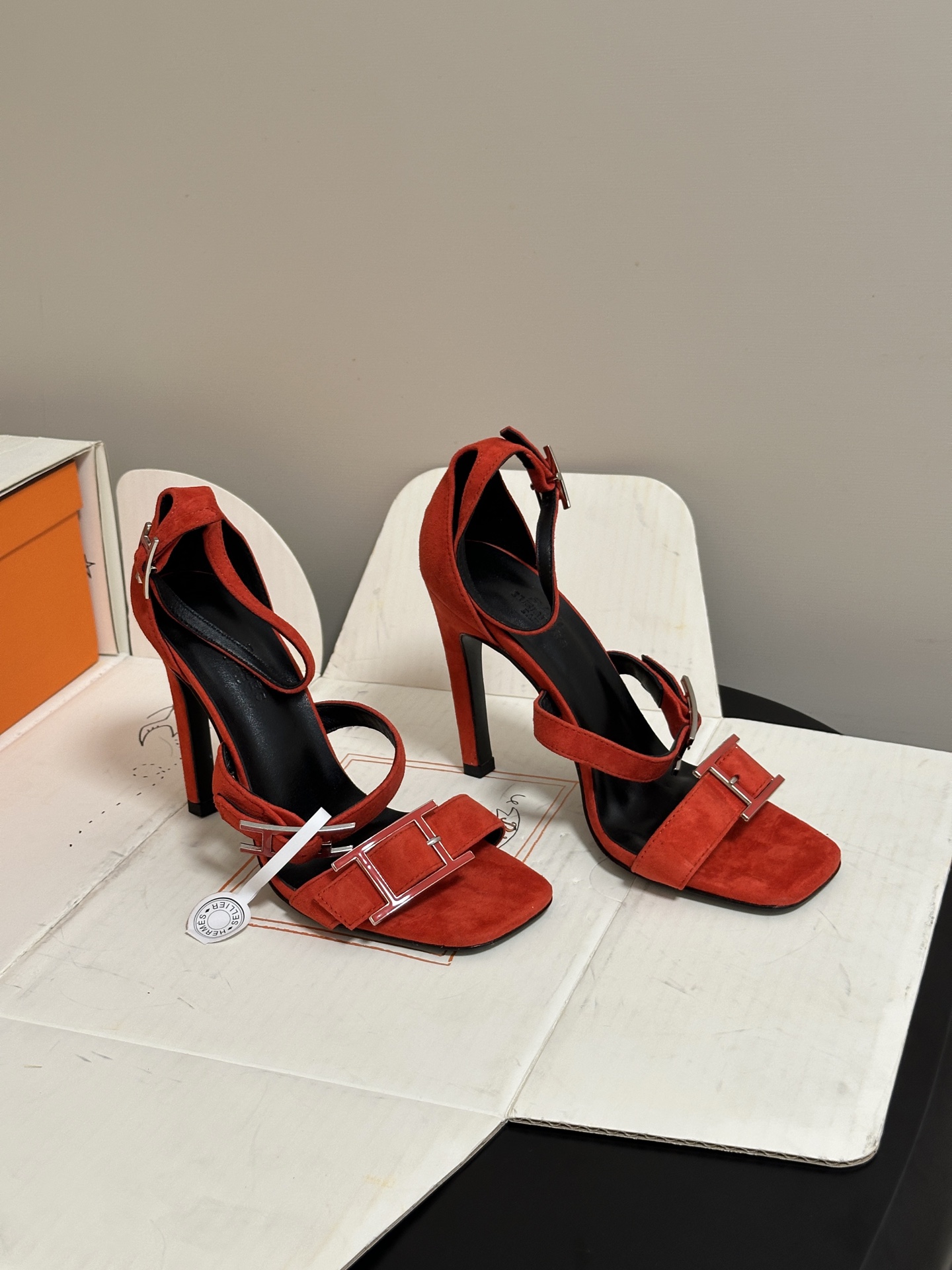 顶级品质（配高档飞机盒✈️）Hermes 爱马仕🐎 H家 2026 春夏新款 Liv凉鞋系列经典Kell