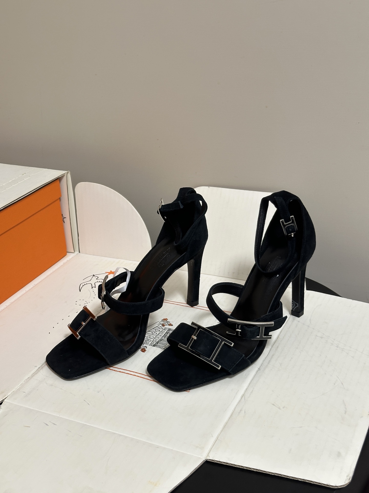 顶级品质（配高档飞机盒✈️）Hermes 爱马仕🐎 H家 2026 春夏新款 Liv凉鞋系列经典Kell