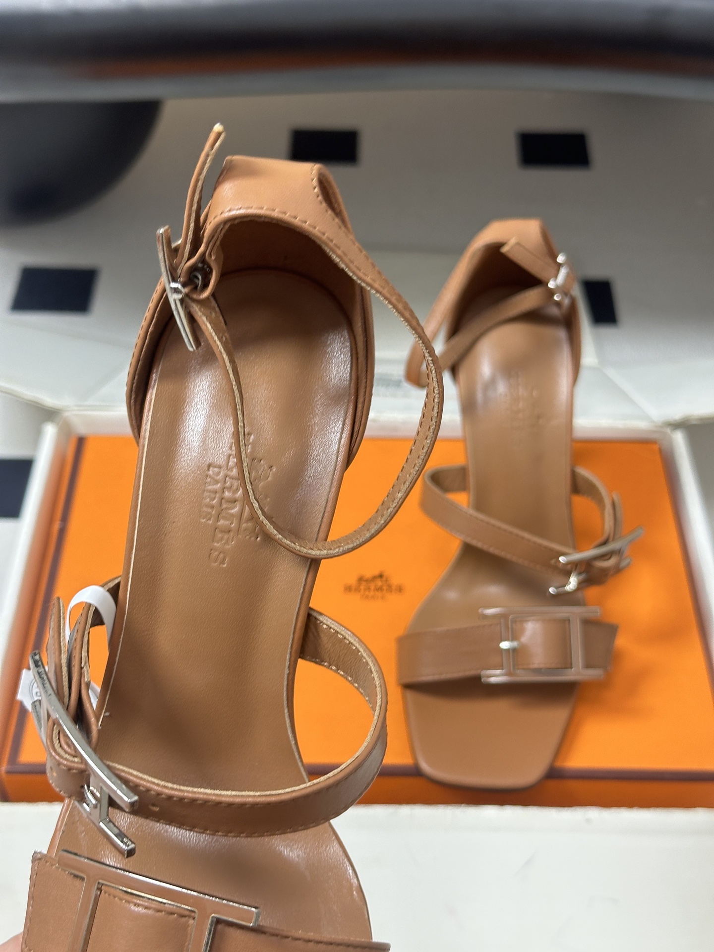 顶级品质（配高档飞机盒✈️）Hermes 爱马仕🐎 H家 2026 春夏新款 Liv凉鞋系列经典Kell