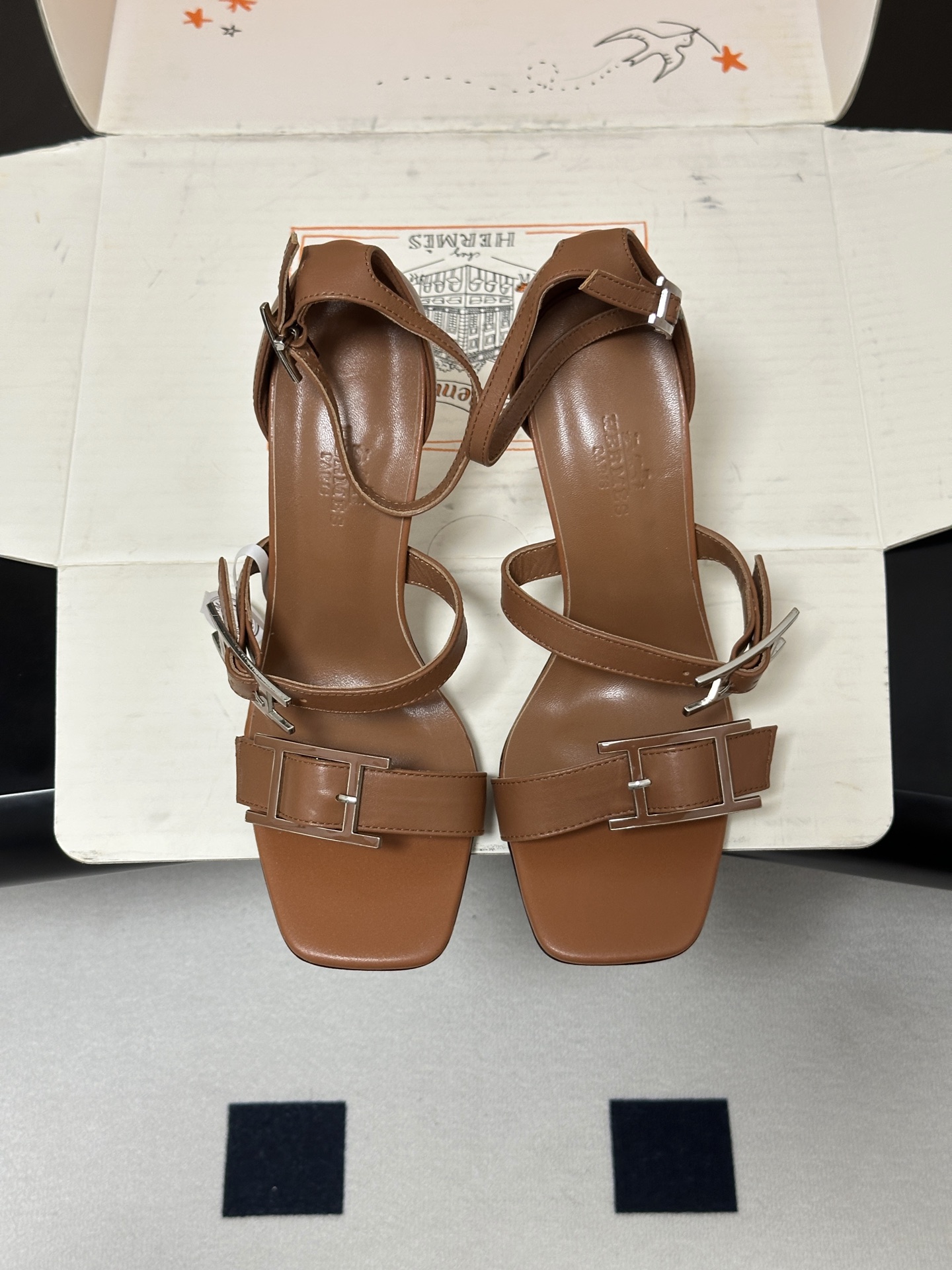 顶级品质（配高档飞机盒✈️）Hermes 爱马仕🐎 H家 2026 春夏新款 Liv凉鞋系列经典Kell