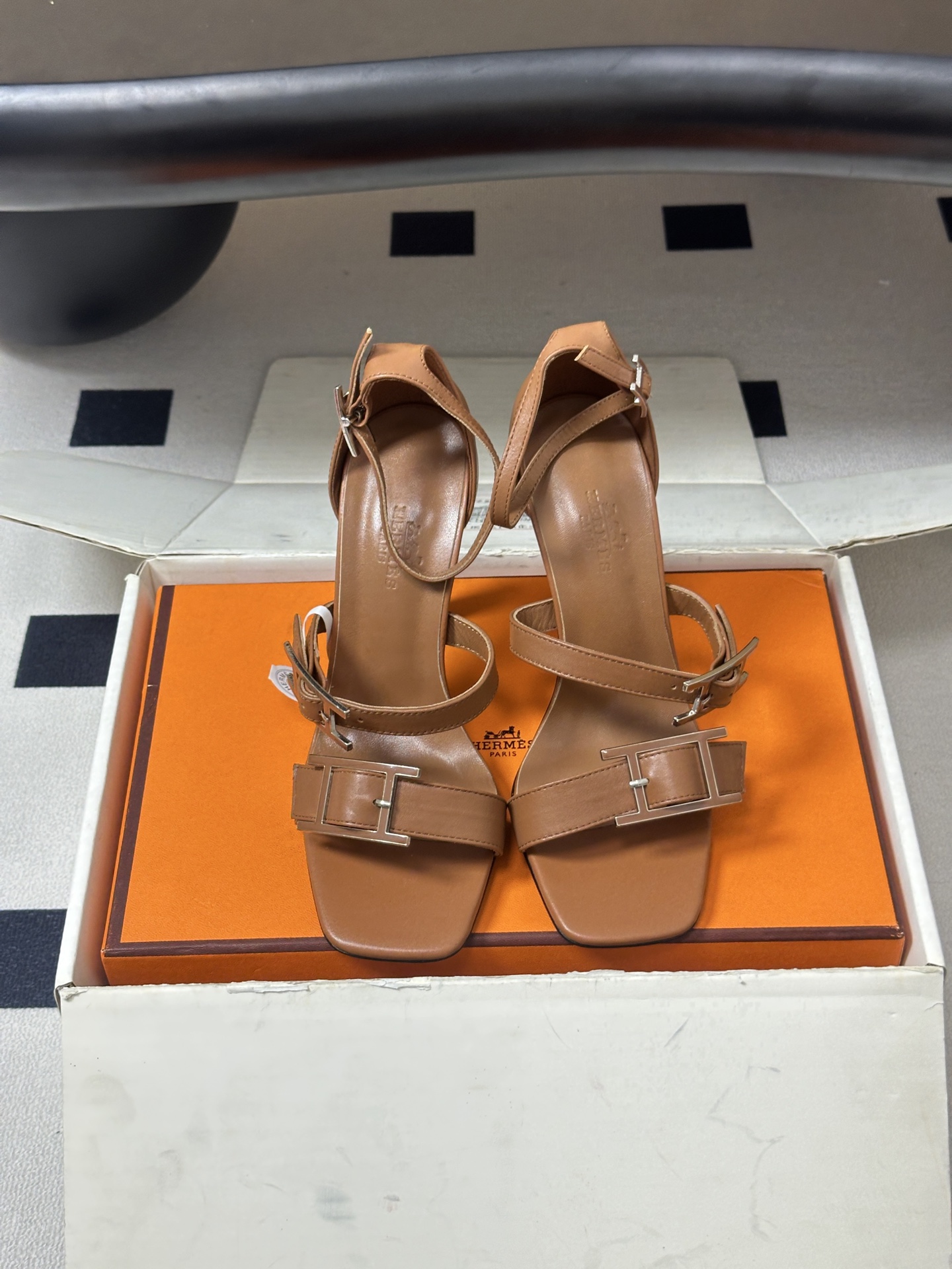 顶级品质（配高档飞机盒✈️）Hermes 爱马仕🐎 H家 2026 春夏新款 Liv凉鞋系列经典Kell