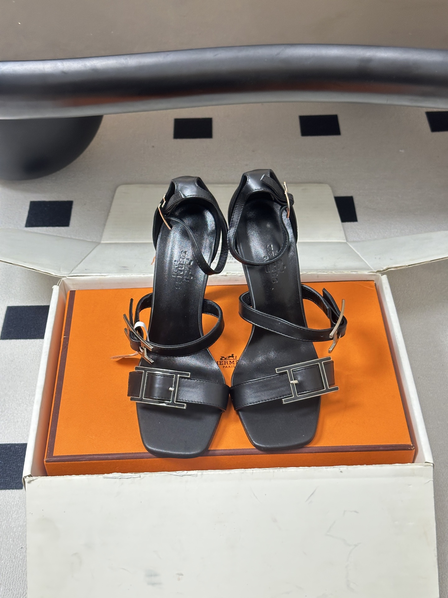 顶级品质(配高档飞机盒✈️)Hermes 爱马仕🐎 H家 2026 春夏新款 Liv凉鞋系列经典Kell 顶级品质(配高档飞机盒✈️)Hermes 爱马仕🐎 H家 2026 春夏新款 Liv凉鞋系列经典Kell