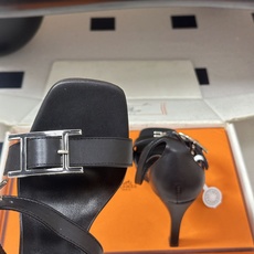 顶级品质(配高档飞机盒✈️)Hermes 爱马仕🐎 H家 2026 春夏新款 Liv凉鞋系列经典Kell 顶级品质(配高档飞机盒✈️)Hermes 爱马仕🐎 H家 2026 春夏新款 Liv凉鞋系列经典Kell