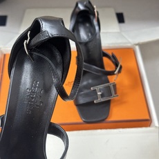 顶级品质(配高档飞机盒✈️)Hermes 爱马仕🐎 H家 2026 春夏新款 Liv凉鞋系列经典Kell 顶级品质(配高档飞机盒✈️)Hermes 爱马仕🐎 H家 2026 春夏新款 Liv凉鞋系列经典Kell