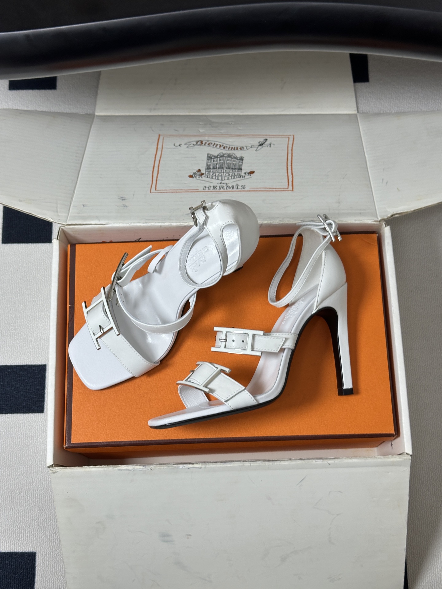 顶级品质(配高档飞机盒✈️)Hermes 爱马仕🐎 H家 2026 春夏新款 Liv凉鞋系列经典Kell 顶级品质(配高档飞机盒✈️)Hermes 爱马仕🐎 H家 2026 春夏新款 Liv凉鞋系列经典Kell