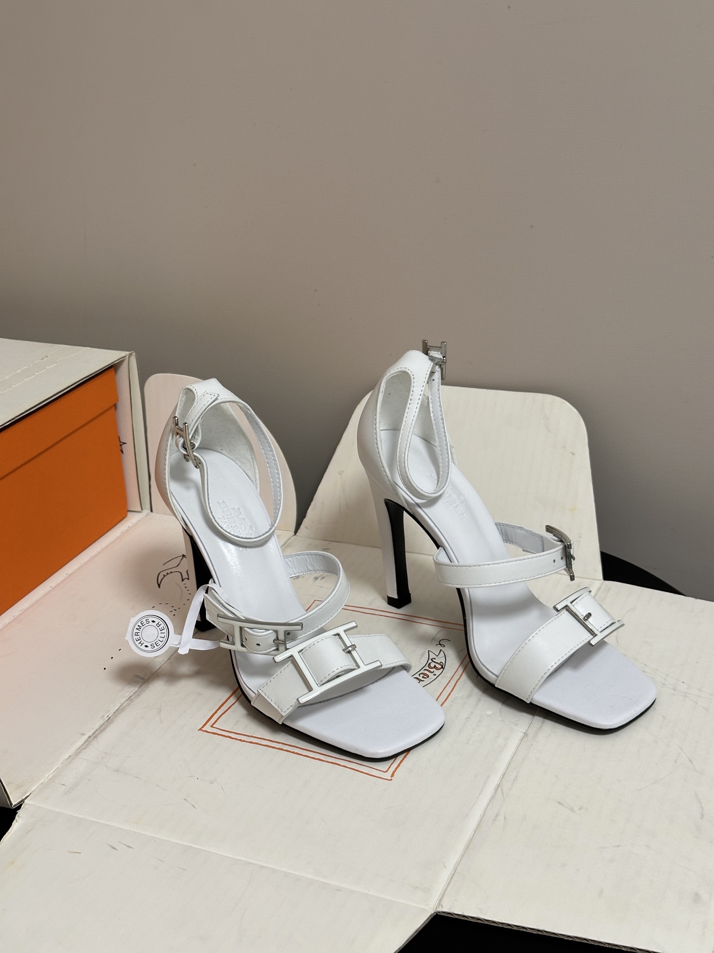 顶级品质（配高档飞机盒✈️）Hermes 爱马仕🐎 H家 2026 春夏新款 Liv凉鞋系列经典Kell