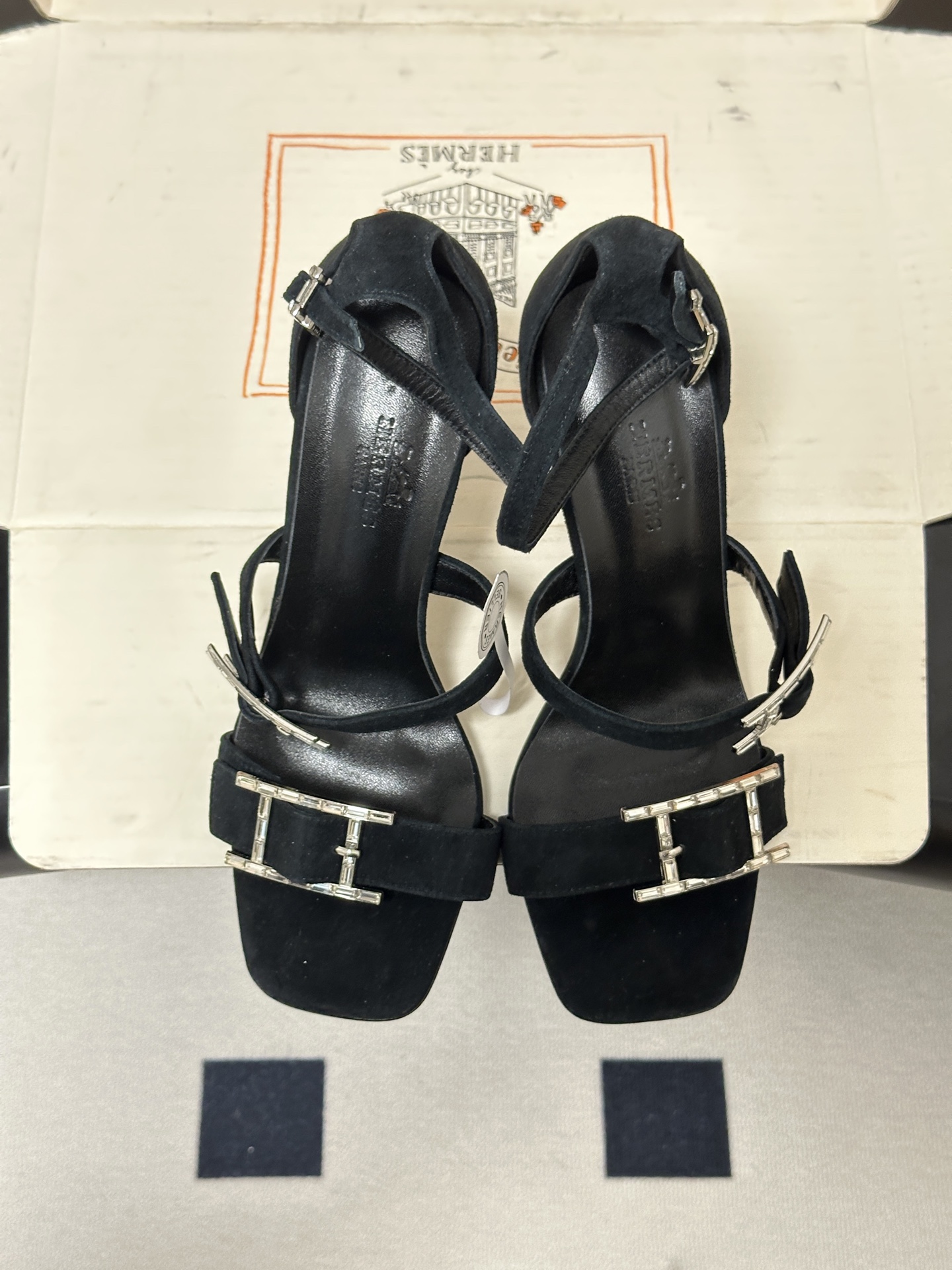顶级品质(配高档飞机盒✈️)Hermes 爱马仕🐎 H家 2026 春夏新款 Liv凉鞋系列经典Kell 顶级品质(配高档飞机盒✈️)Hermes 爱马仕🐎 H家 2026 春夏新款 Liv凉鞋系列经典Kell