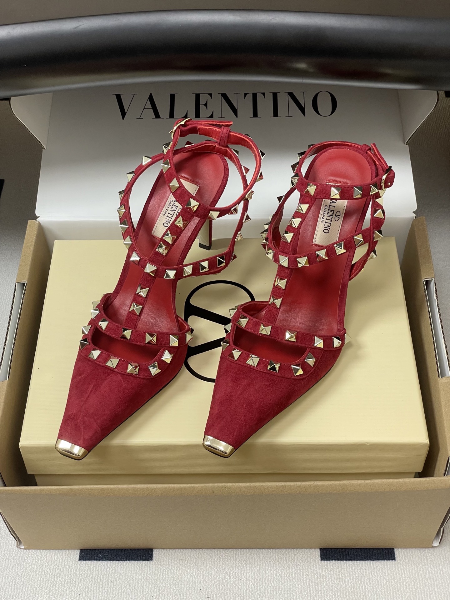 顶级品质(配飞机盒✈️➕10)2026春夏新款 Valentino 华伦天奴ROCKSTUD漆皮系带铆钉 顶级品质(配飞机盒✈️➕10)2026春夏新款 Valentino 华伦天奴ROCKSTUD漆皮系带铆钉