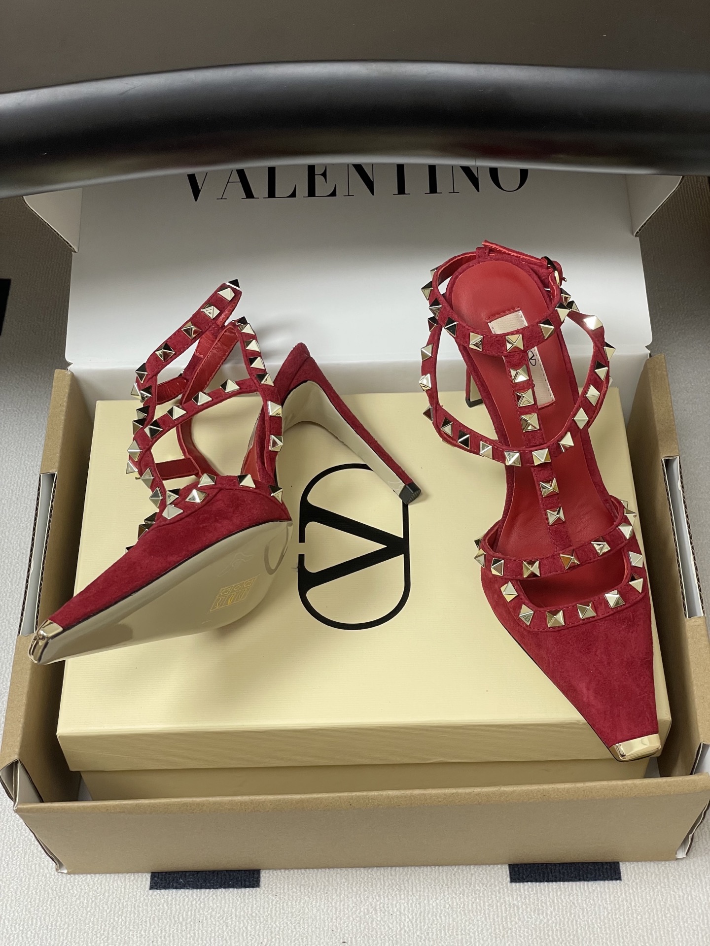 顶级品质(配飞机盒✈️➕10)2026春夏新款 Valentino 华伦天奴ROCKSTUD漆皮系带铆钉 顶级品质(配飞机盒✈️➕10)2026春夏新款 Valentino 华伦天奴ROCKSTUD漆皮系带铆钉