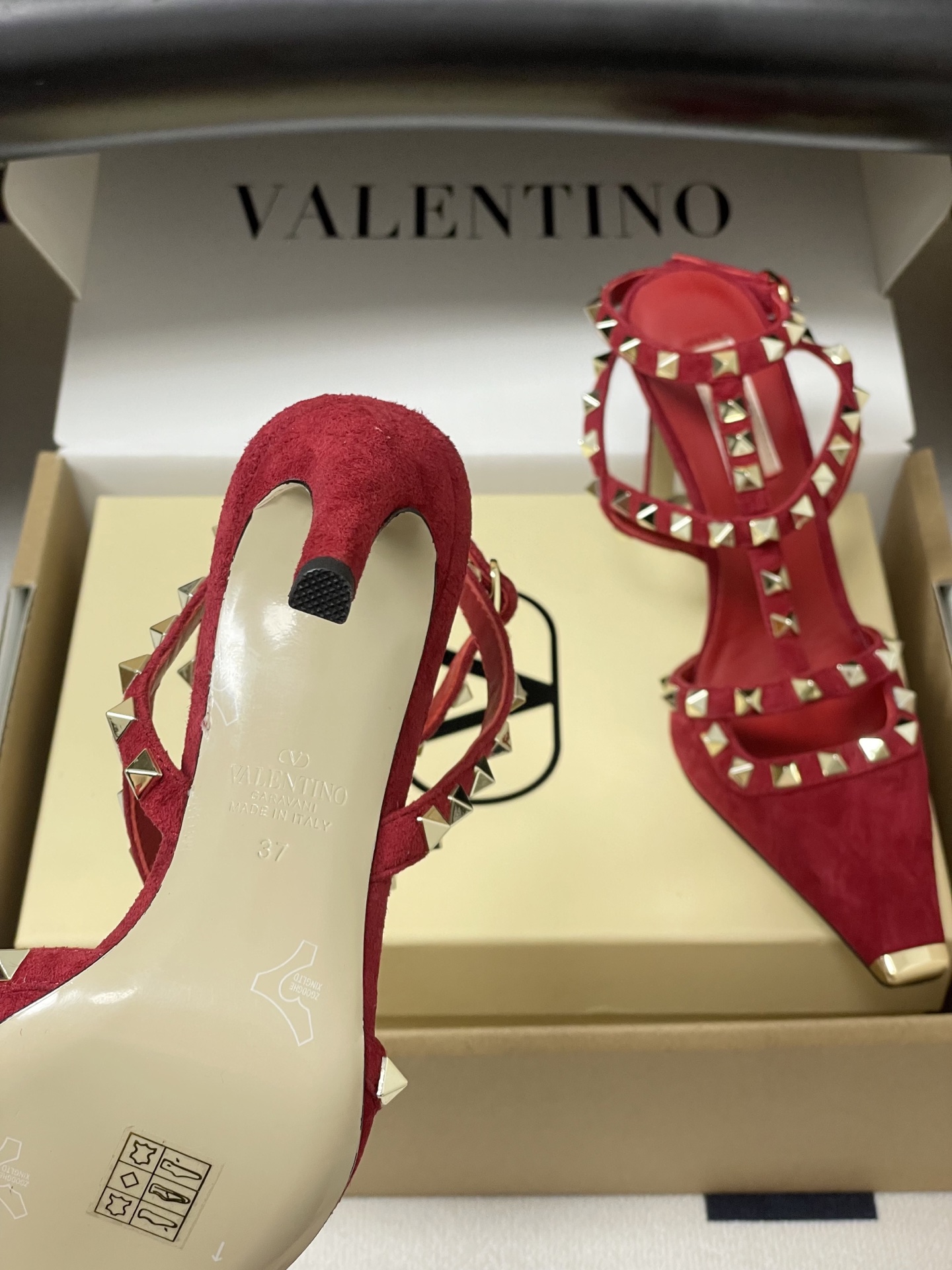 顶级品质(配飞机盒✈️➕10)2026春夏新款 Valentino 华伦天奴ROCKSTUD漆皮系带铆钉 顶级品质(配飞机盒✈️➕10)2026春夏新款 Valentino 华伦天奴ROCKSTUD漆皮系带铆钉