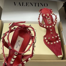 顶级品质(配飞机盒✈️➕10)2026春夏新款 Valentino 华伦天奴ROCKSTUD漆皮系带铆钉 顶级品质(配飞机盒✈️➕10)2026春夏新款 Valentino 华伦天奴ROCKSTUD漆皮系带铆钉