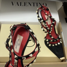 顶级品质(配飞机盒✈️➕10)2026春夏新款 Valentino 华伦天奴ROCKSTUD漆皮系带铆钉 顶级品质(配飞机盒✈️➕10)2026春夏新款 Valentino 华伦天奴ROCKSTUD漆皮系带铆钉
